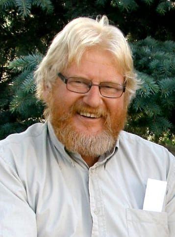 
    Åke Truedsson odlar 300 tomatsorter i år. Han har skrivit tre böcker om tomater och har fröer från omkring 800 olika tomatsorter i genbank. Foto: Natur&amp;Kultur
   