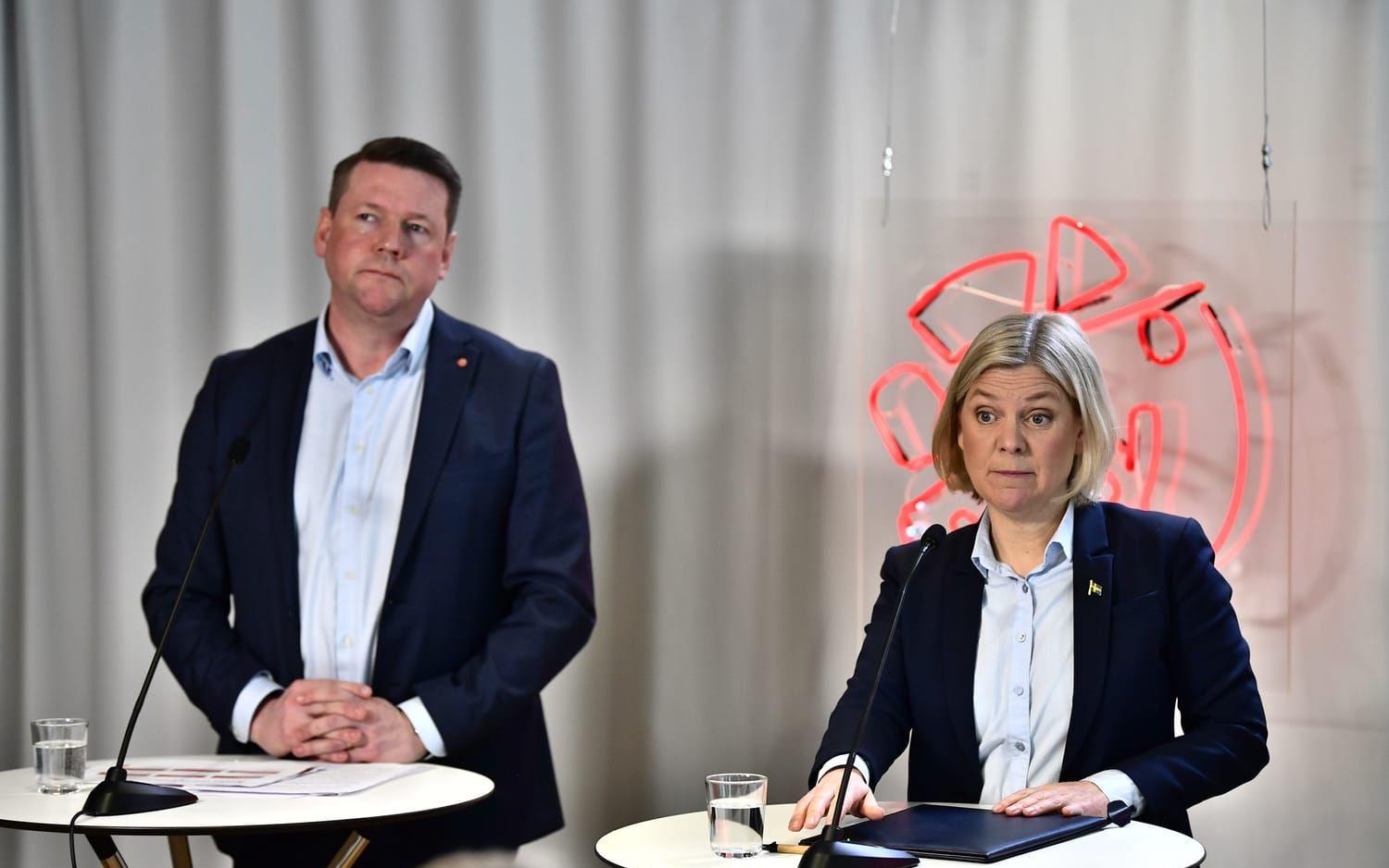 Socialdemokraternas partiledare Magdalena Andersson och partisekreteraren Tobias Baudin.