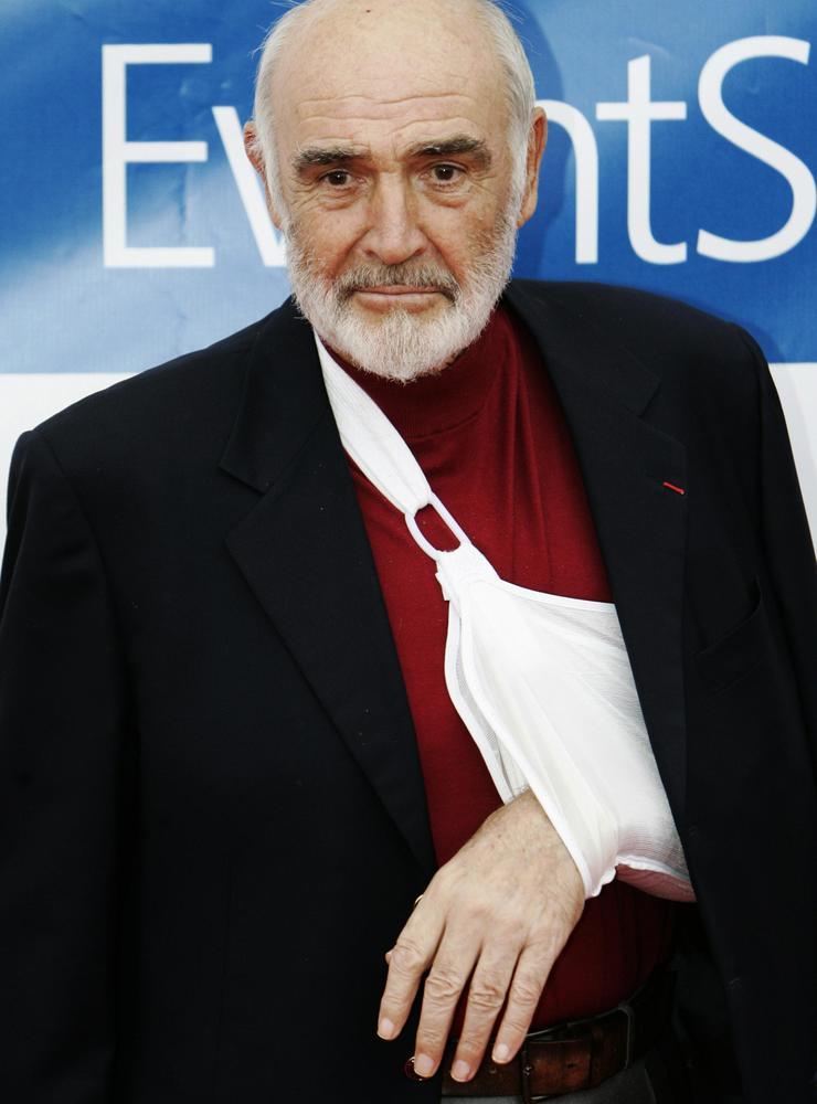 Efter en golfskada tvingades Connery att gå på premiären av &quot;The Edge of Love&quot; i Edinburgh 2008 med handen i bandage. Filmen var en av två han gjorde under 2000-talet.