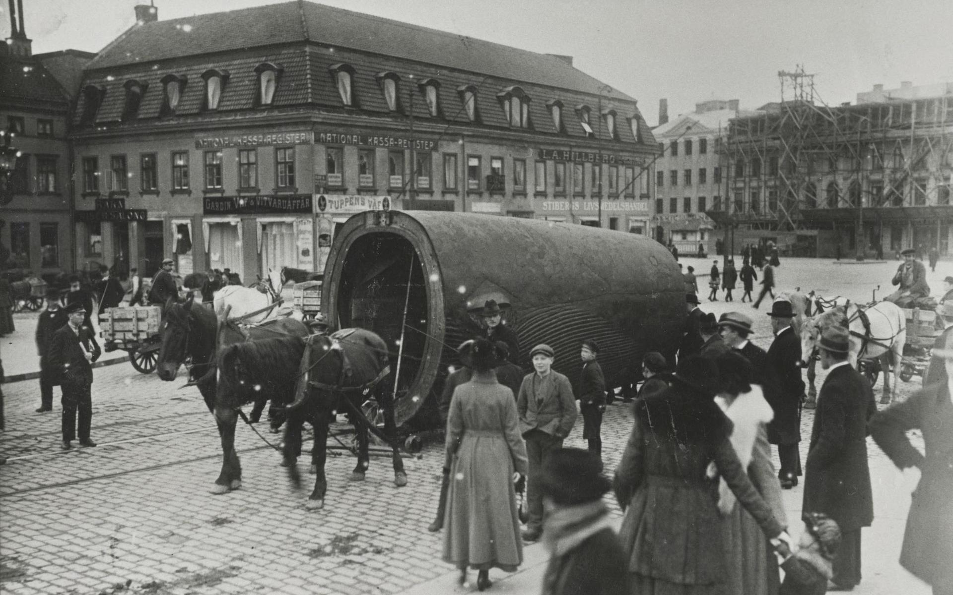 Den 1 november 1918 flyttades Malmska valen till Slottsskogen. Här passeras Kungsportsplatsen. 