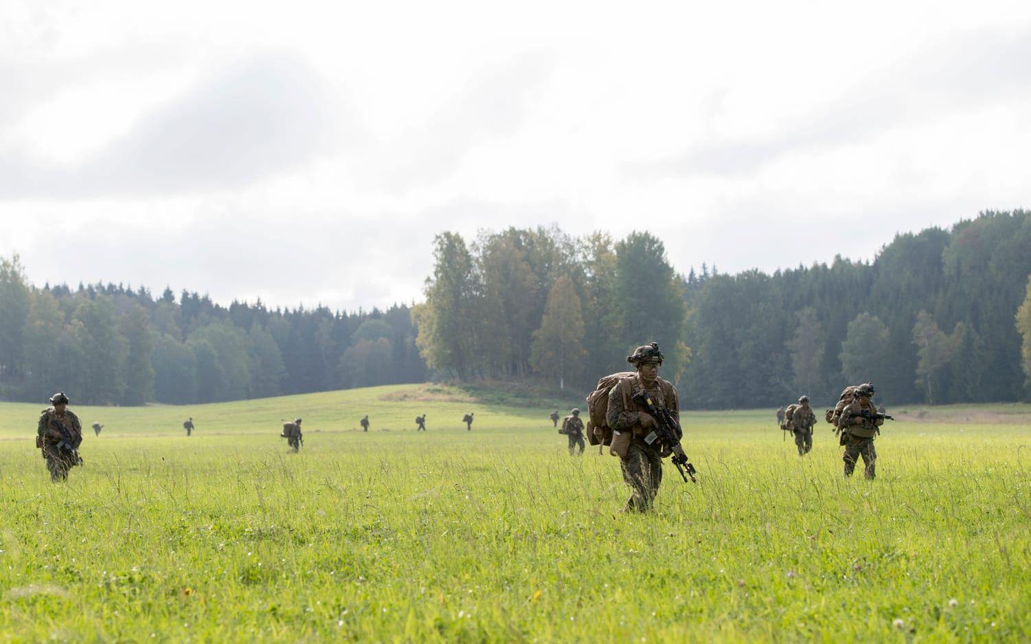 Amerikanska soldater efter en luftlandsättning vid en tidigare övning i Sverige. Arkivbild.