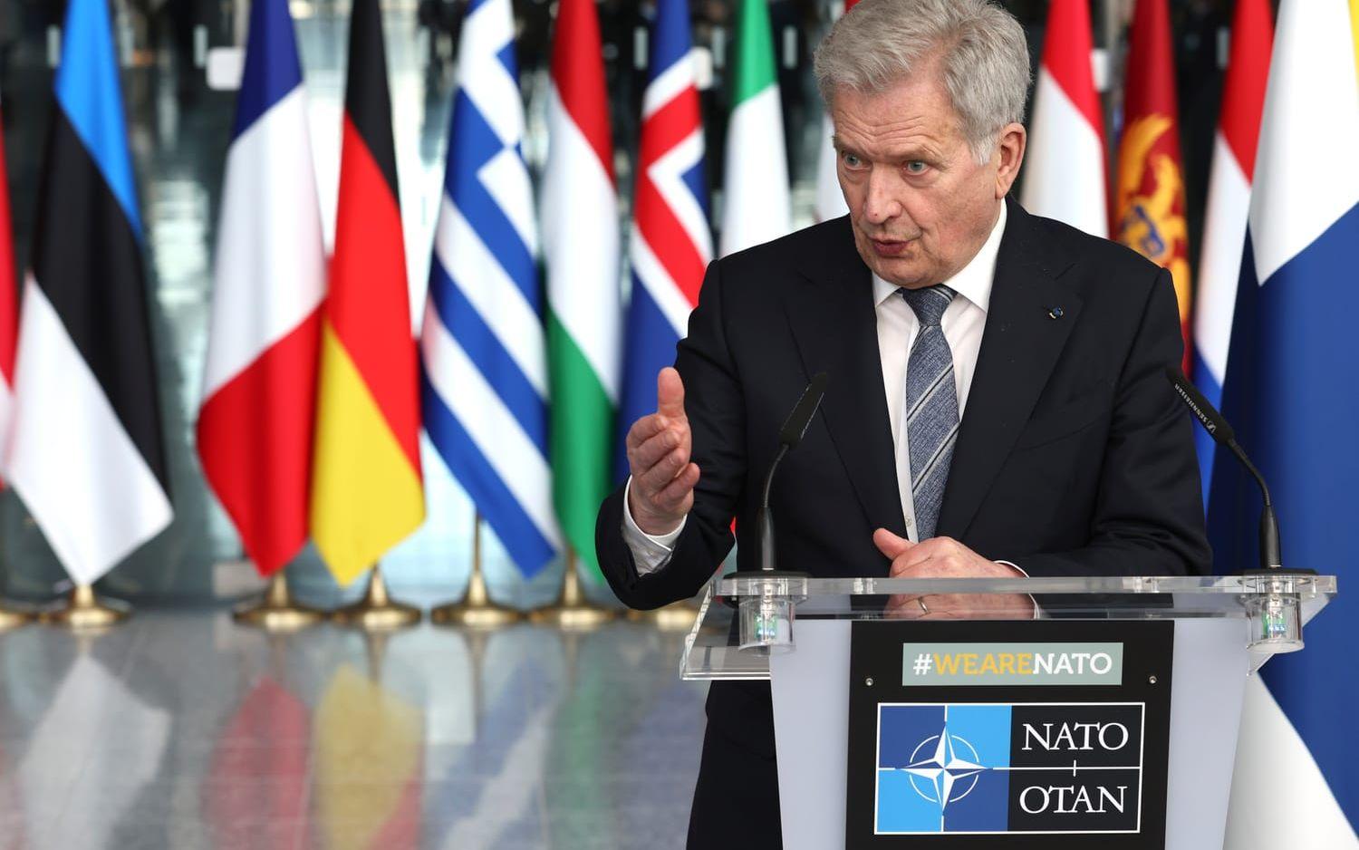 Finlands president Sauli Niinistö på en pressträff i samband med Natointrädet i Bryssel.