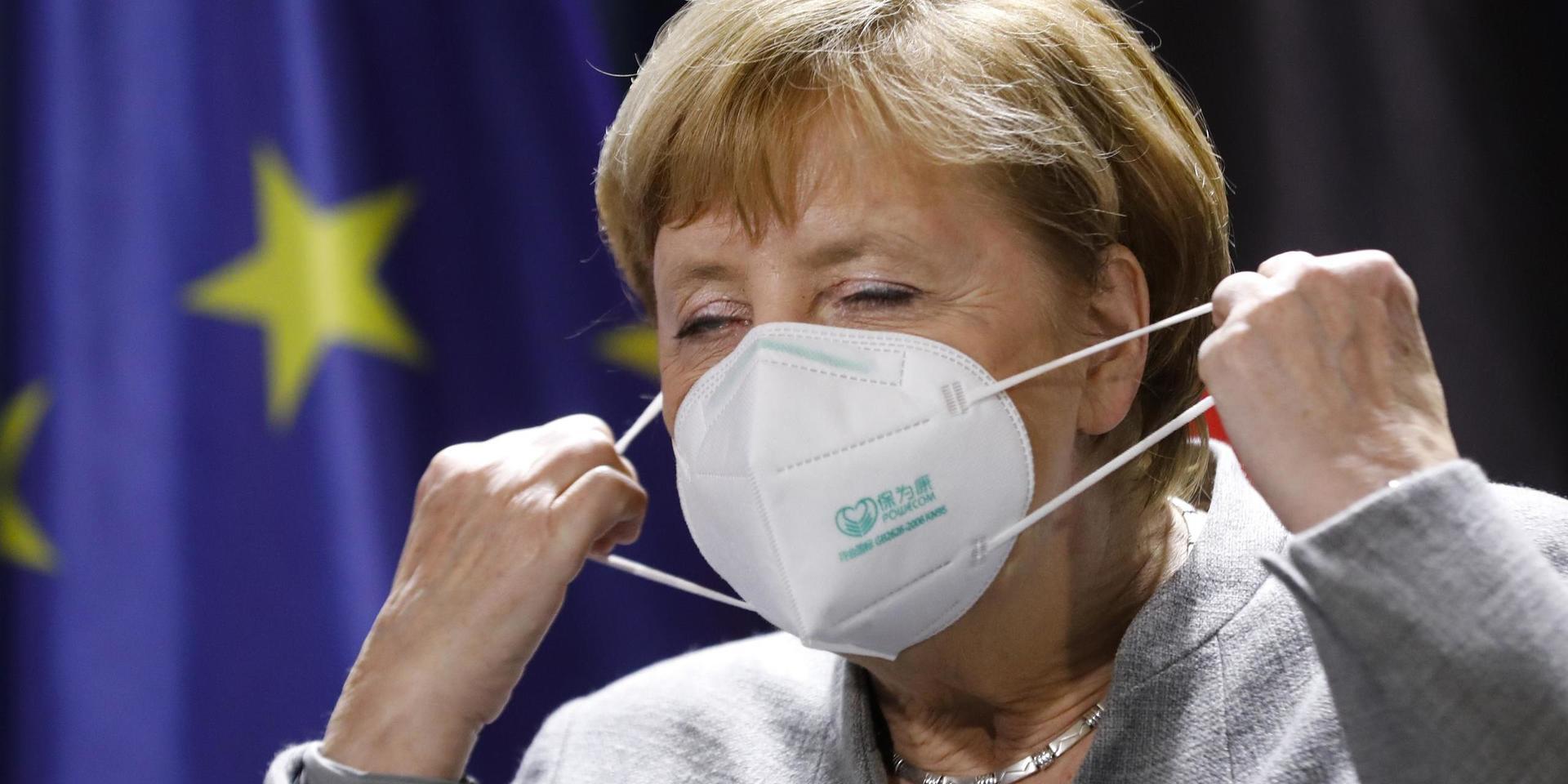 Eurozonens motor Tyskland, med förbundskansler Angela Merkel, riskerar en andra recession i coronakrisen till följd av nedstängningarna den 2 november. Arkivbild