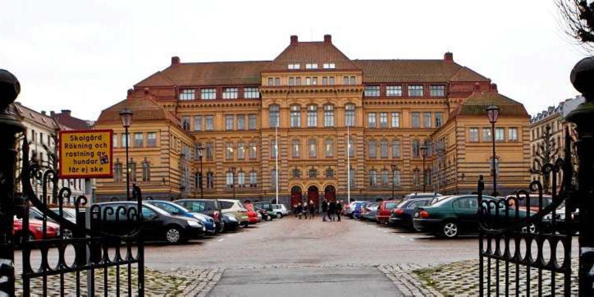 Göteborgs högre realläroverk – idag Schillerska gymnasiet – utstrålar den tyngd som dåtidens borgerlighet lade vid utbildning. 