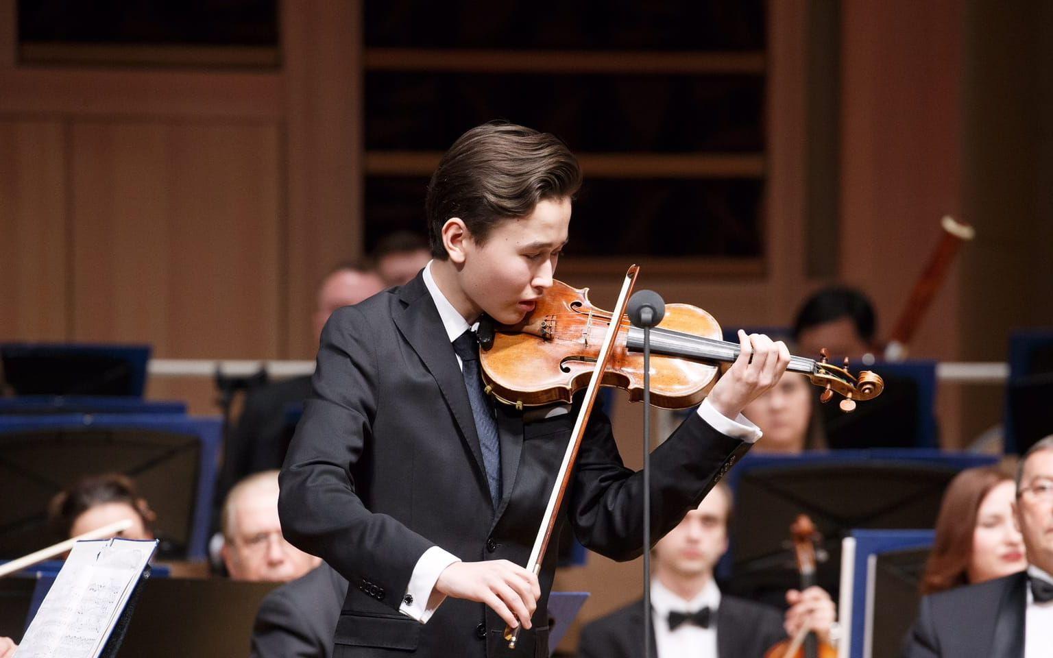 16-årige violinisten Daniel Lozakovitj.