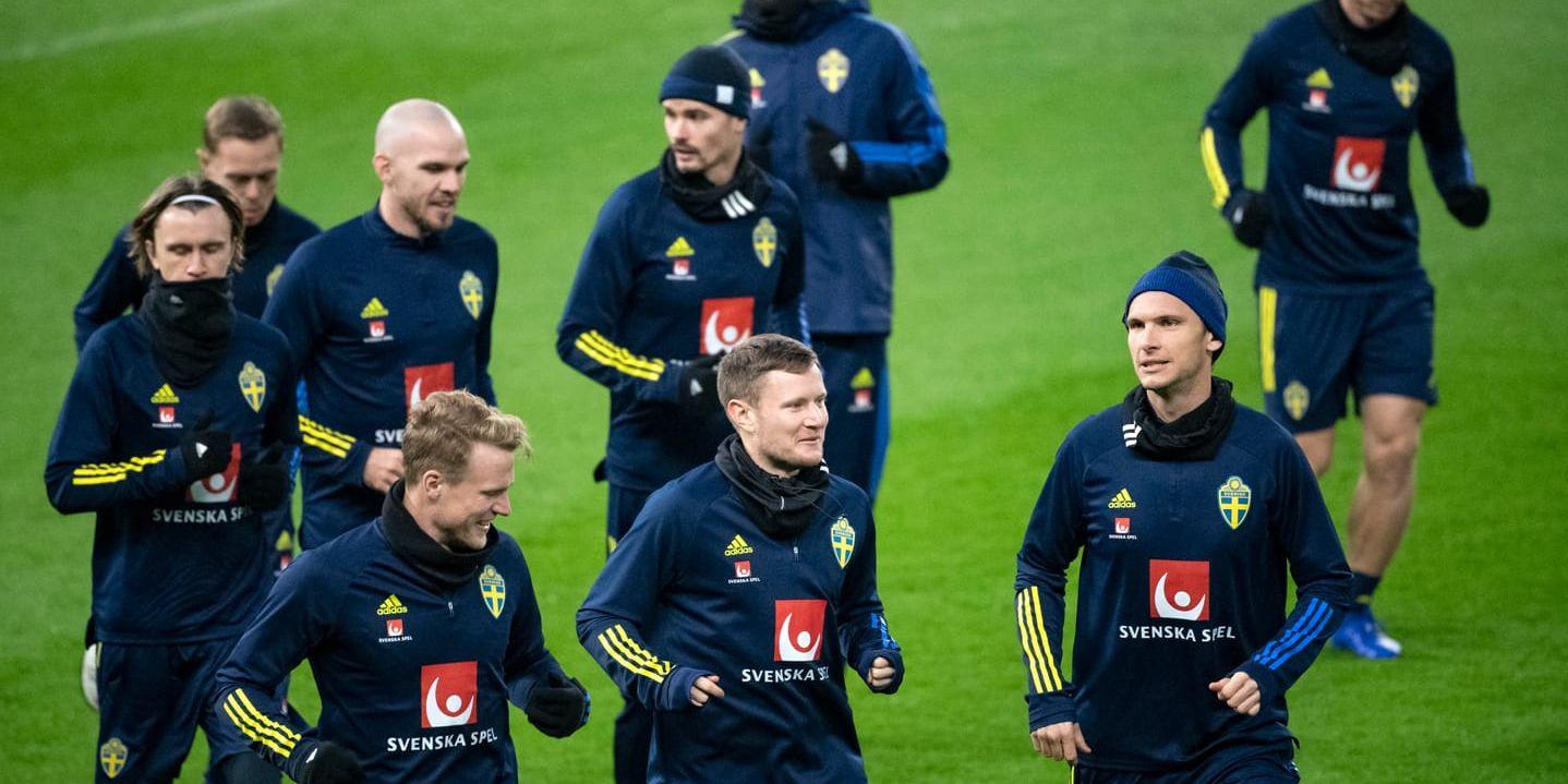 Det svenska landslaget på träningen inför kvällens landskamp mot Danmark.