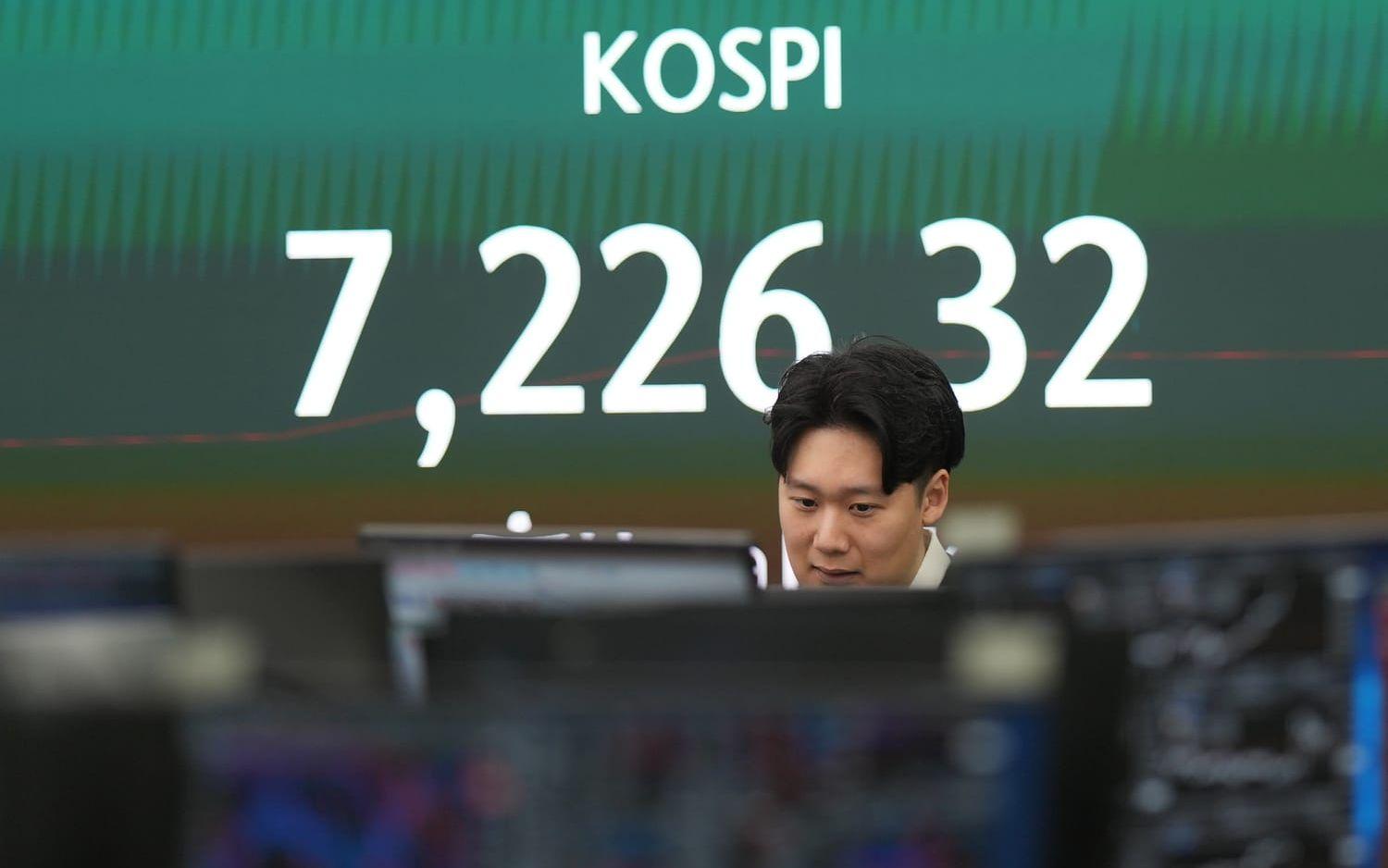 Kospi klättrar flera procent under onsdagen. 