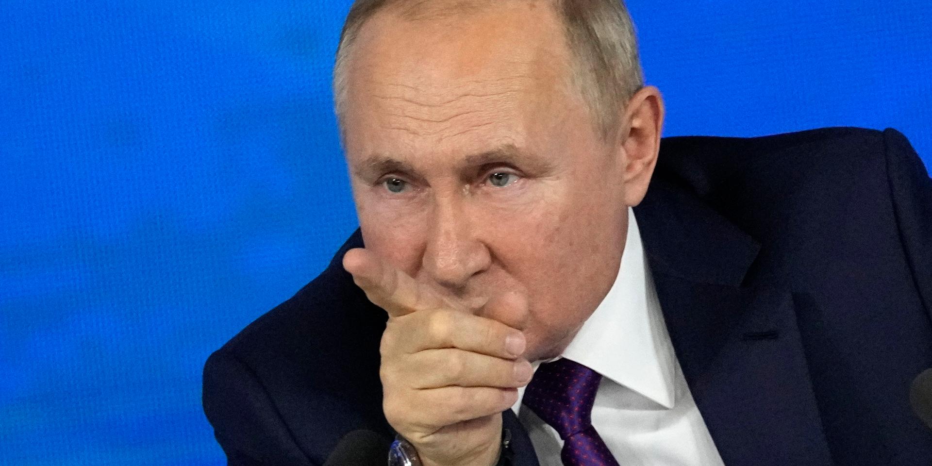 President Vladimir Putin kräver säkerhetsgarantier. De baltiska staterna skulle åter underordnas Moskvas vilja och Sverige inte få välja sin egen säkerhetspolitik. Väst säger nej och nu avgör ryssen nästa steg. 