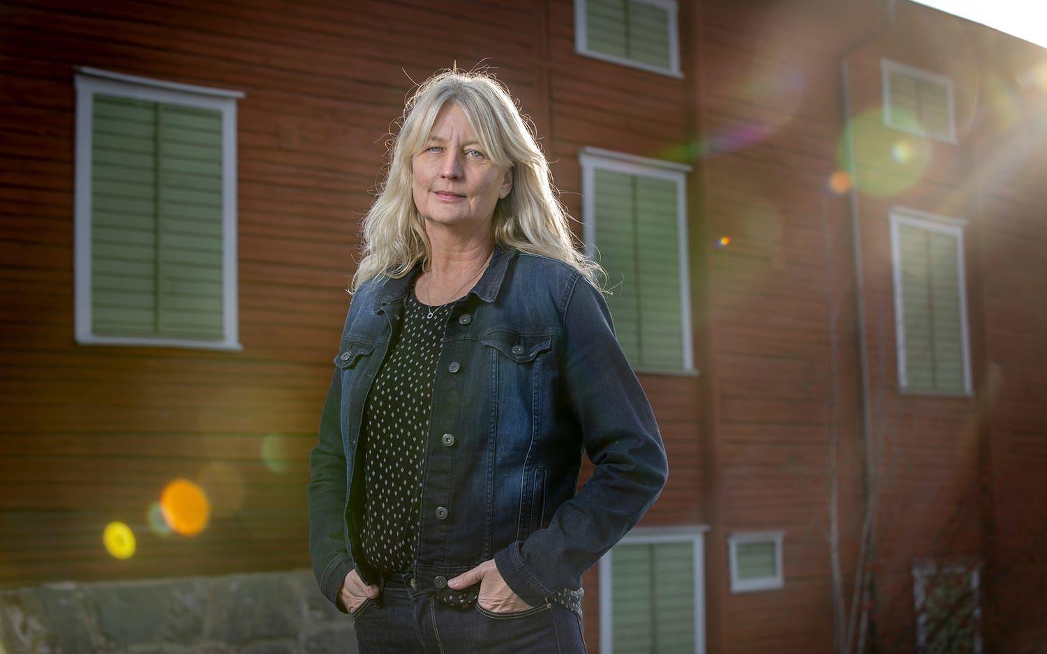 Karin Smirnoff debuterade 2018 med ”Jag for ner till bror”. Nu har hon skrivit den nya boken i Millenniumserien. 