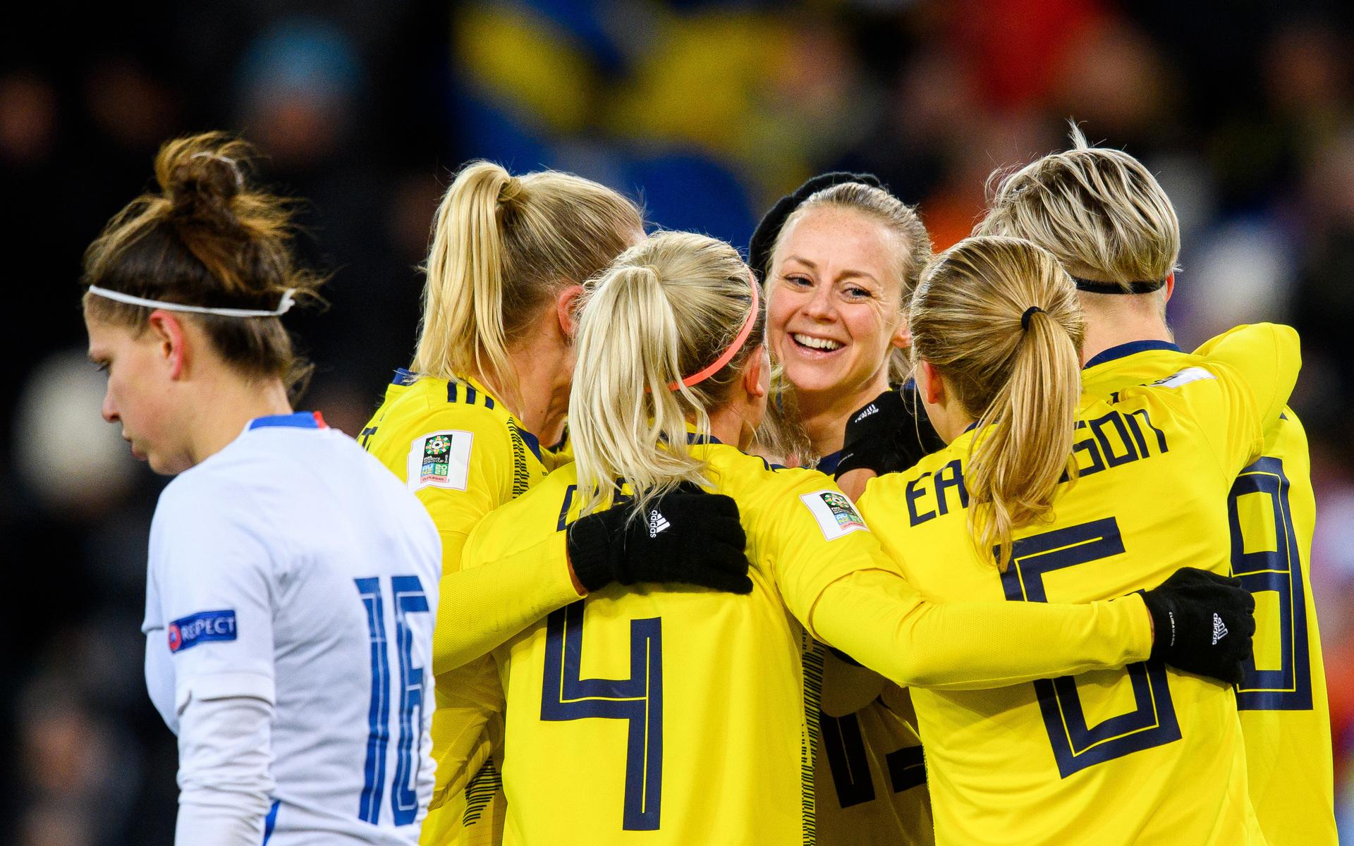 211130 Amanda Ilestedt of Sweden celebrates the 3-0 goal during the FIFA Women&apos;s World Cup qualifying football match between Sweden and Slovakia on November 30, 2021 in Malmö. Photo: Ludvig Thunman / BILDBYRÅN / kod LT / LT0221
