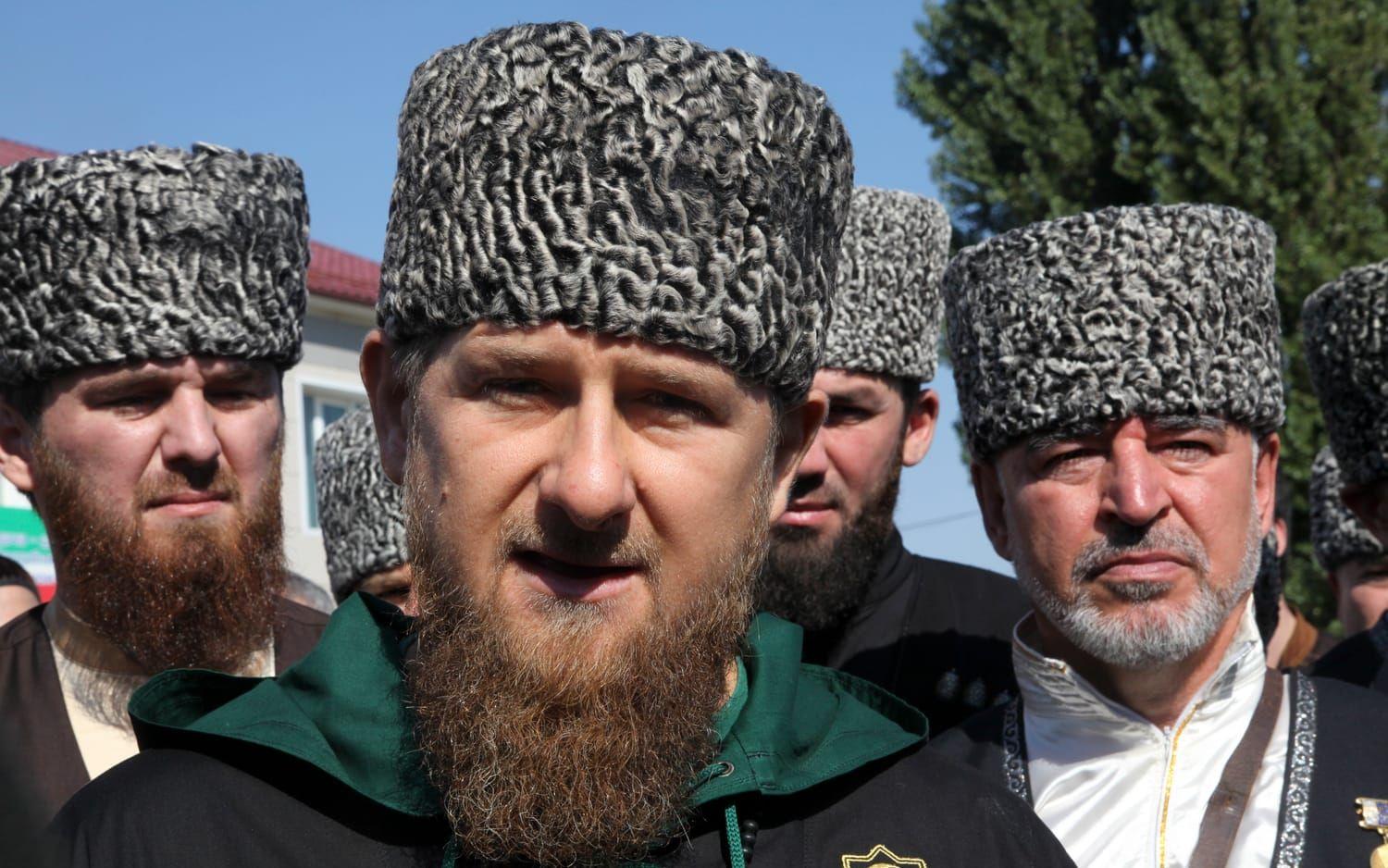Ramzan Kadyrov leder Tjetjenien med Vladimir Putins stöd. 