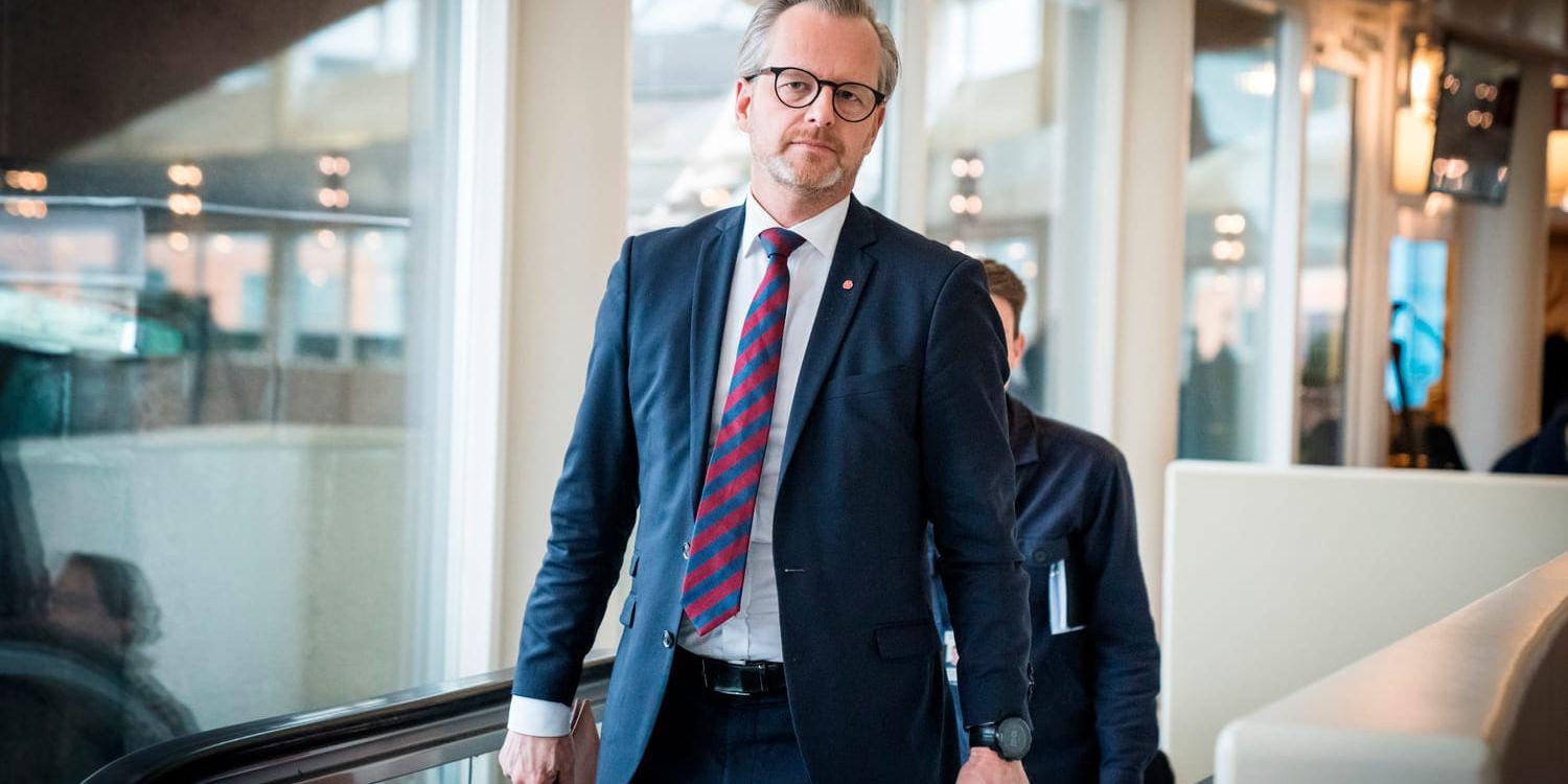 Mikael Damberg, ekonomisk talesperson för Socialdemokraterna, tycker att högerpartierna stått för många löftesbrott gentemot väljarna.