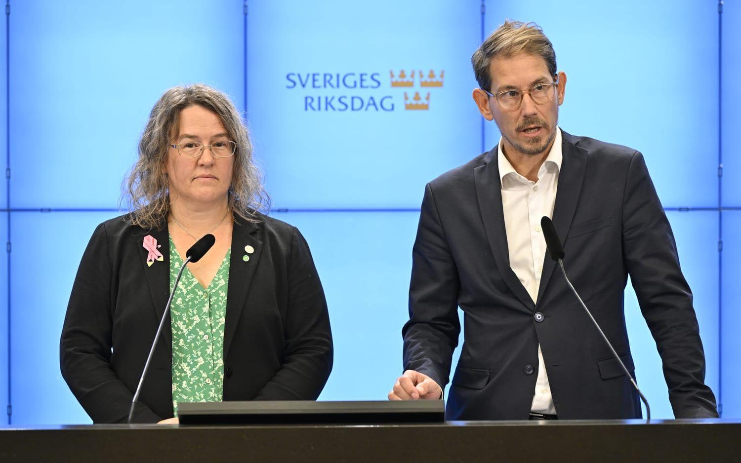 Camilla Hansén, utbildningspolitisk talesperson för Miljöpartiet, och Niels Paarup-Petersen utbildningspolitisk talesperson för Centerpartiet.