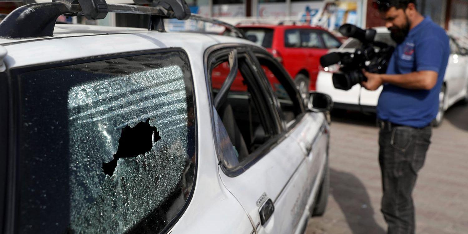 Regeringens informationschef Dawa Khan Menapal sköts ihjäl när han färdades i bil i den afghanska huvudstaden Kabul på fredagen.