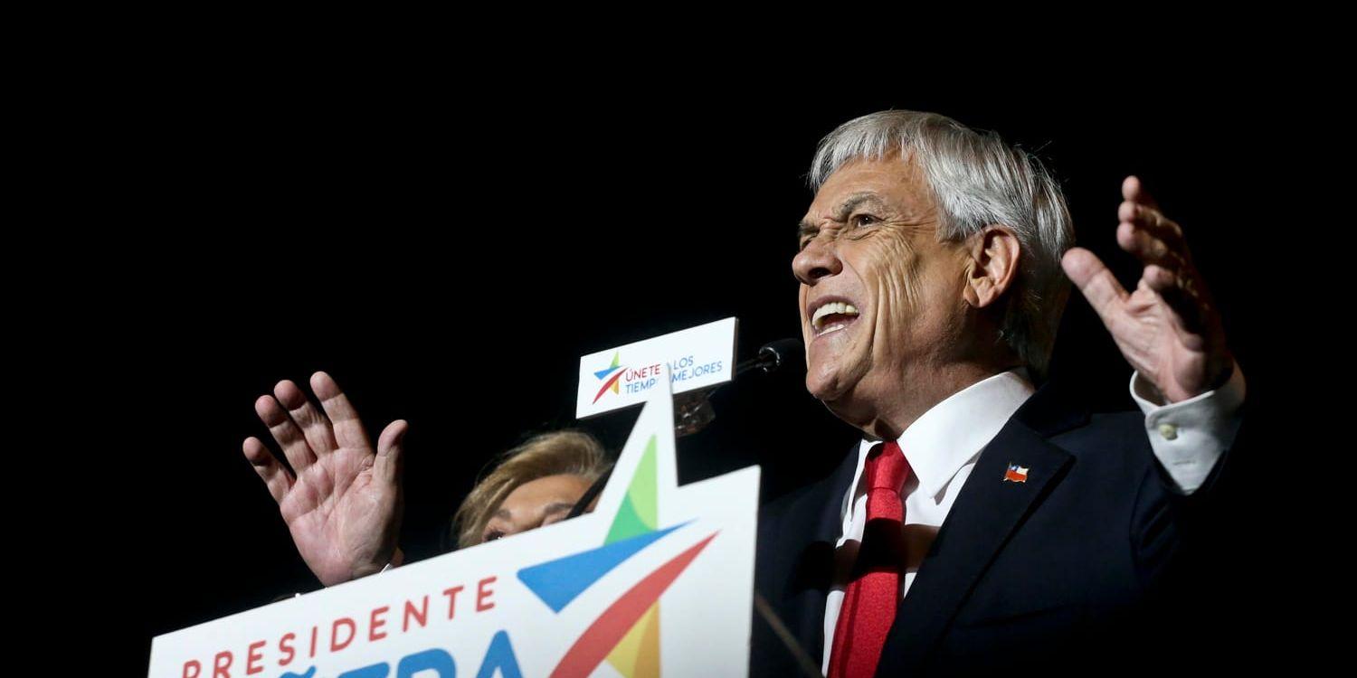 Sebastián Piñera möter anhängare efter att han segrat i presidentvalet.