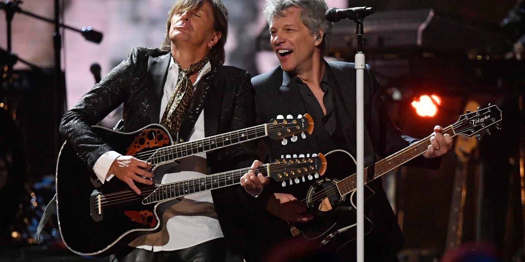Richie Sambora och Jon Bon Jovi tog plats på scen och Hall of fame. Arkivbild.