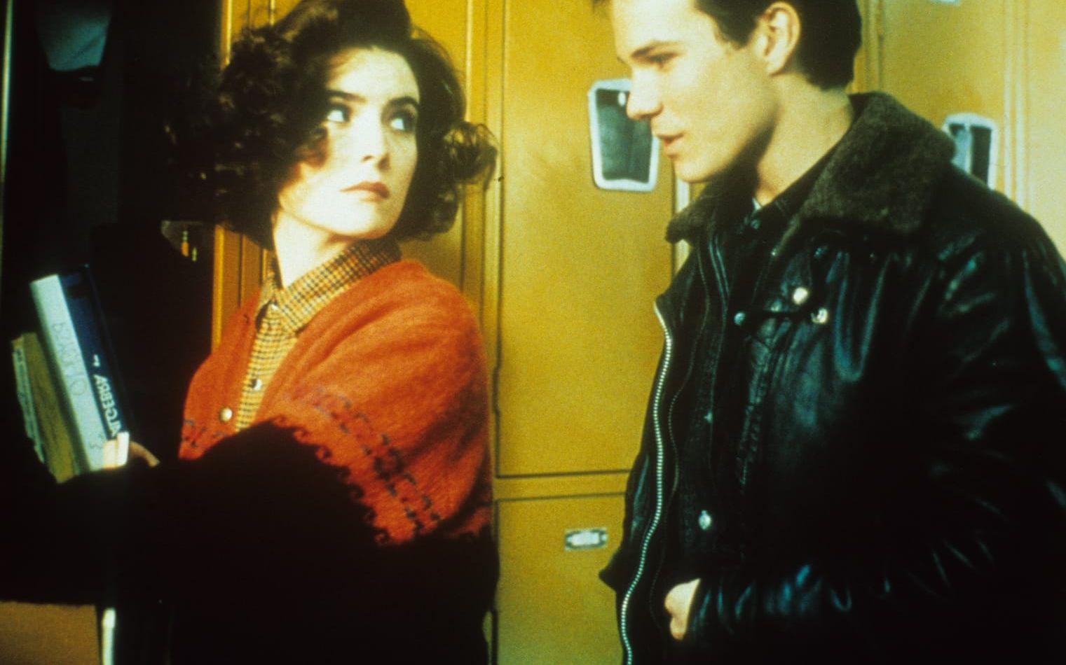 <strong>DÅ:</strong> Lara Flynn Boyle spelade helylletjejen Donna Hayward tillika Laura Palmers bästa vän och hade en av seriens drivande roller. Innan Twin Peaks hade hon medverkat i Poltergeist 3 (1988) och The Rookie med Charlie Sheen. Foto: HBO Nordic