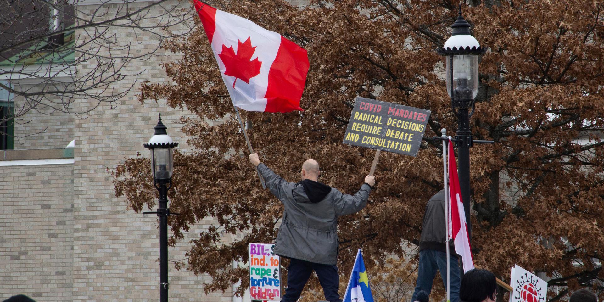 Protester i New Brunswick, lördagen den 12 februari. (aron Sousa/The Canadian Press via AP