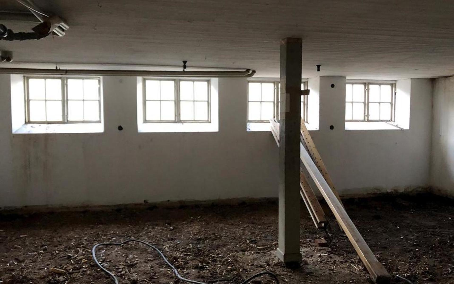 ”Byggnaden är i behov av total renovering och lite till”, säger mäklaren Katarina Törnkvist