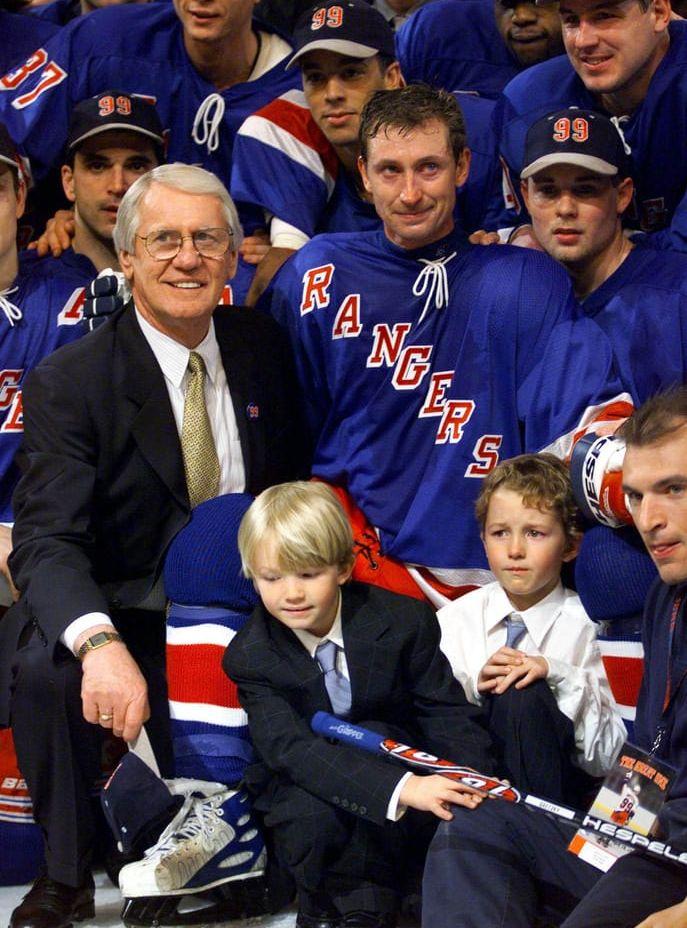 John Muckler (vänster), här i New York Rangers, har dött 86 år gammal. 