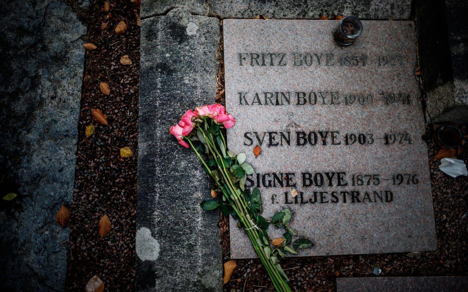 Karin Boyes grav på Östra kyrkogården.