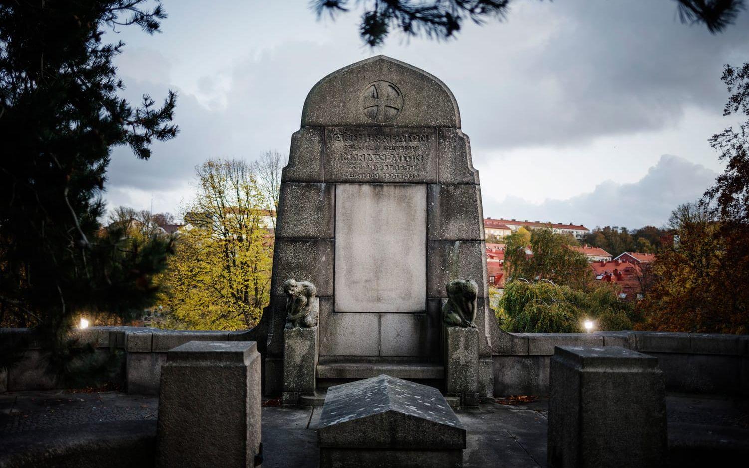 Arthur och Maria Seatons mausoleum på Östra kyrkogården är på 250 kvadratmeter.