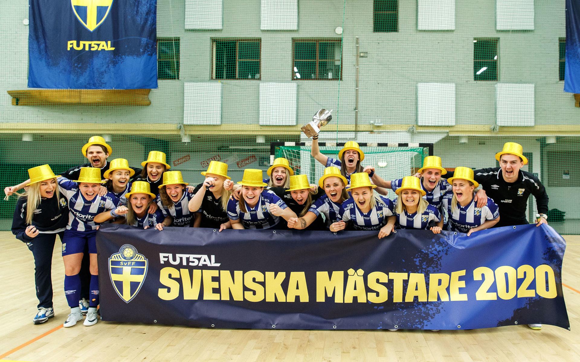 IFK Göteborgs spelare jublar efter finalen.