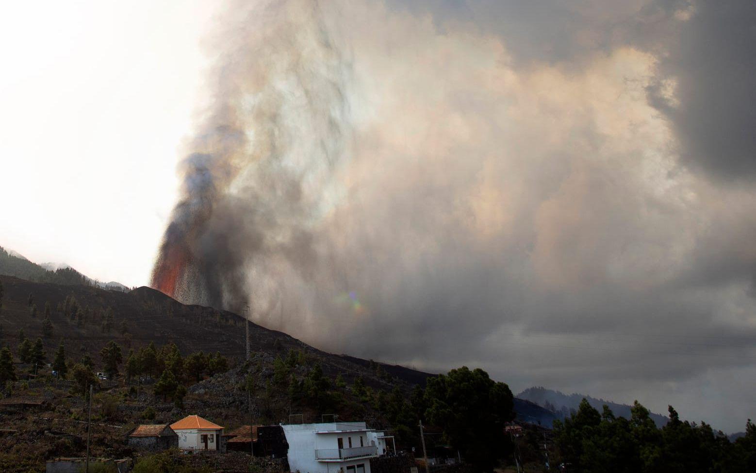 Det tidigaste noterade vulkanutbrottet på La Palma skedde 1430. Senaste gången ett utbrott drabbade ön, 1971, omkom en man.