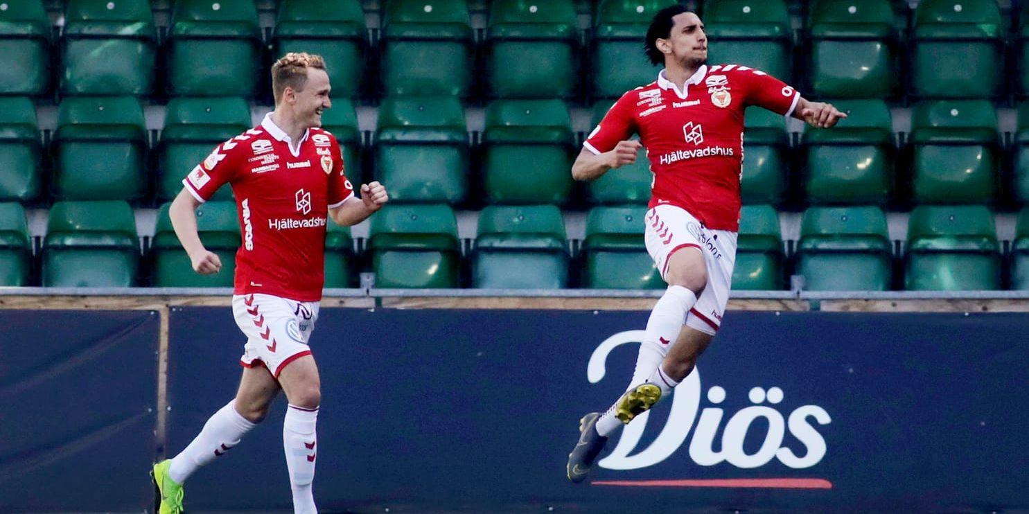 Kalmar FF:s Mahmoud Eid, till höger, jublar efter sitt 2–0-mål mot Gif Sundsvall.
