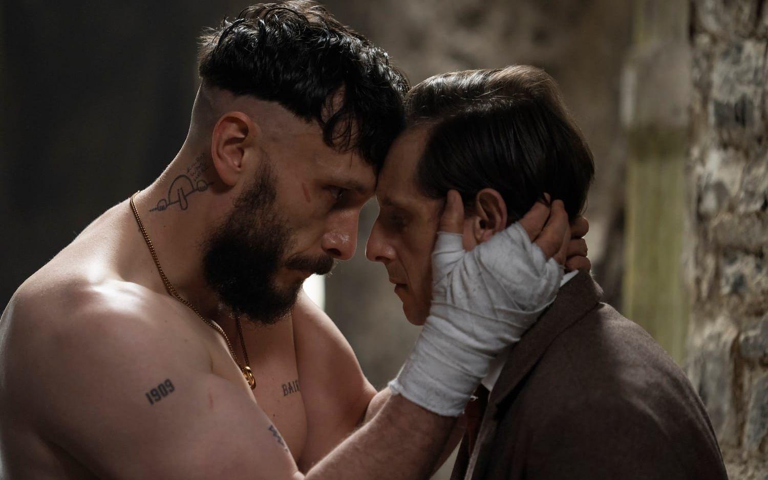 Richard Gadd och Jamie Bell som Ruben och Niall i "Half man".