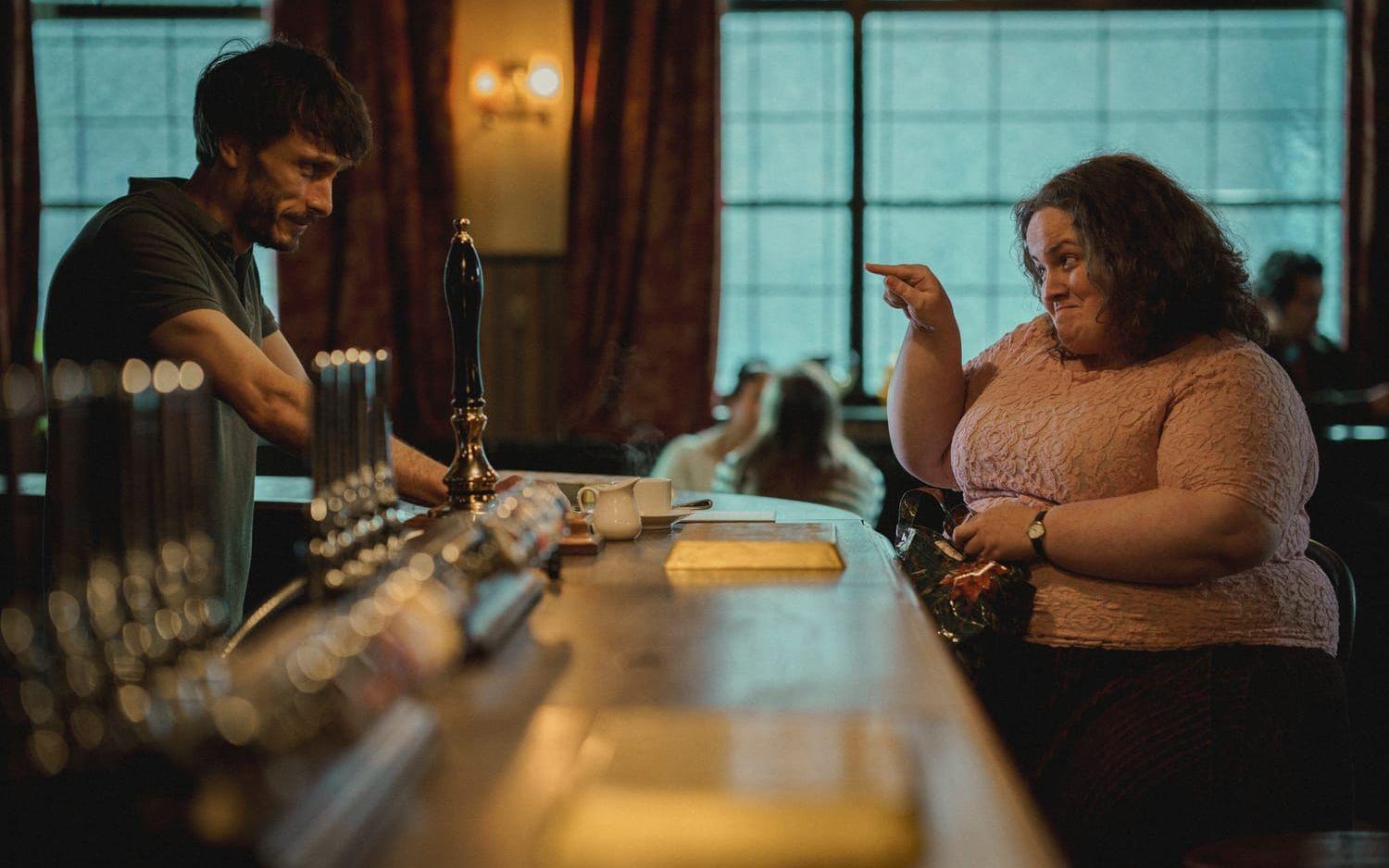 Richard Gadd och Jessica Gunning i "Baby reindeer". Serien gjorde Gadd världsberömd. 