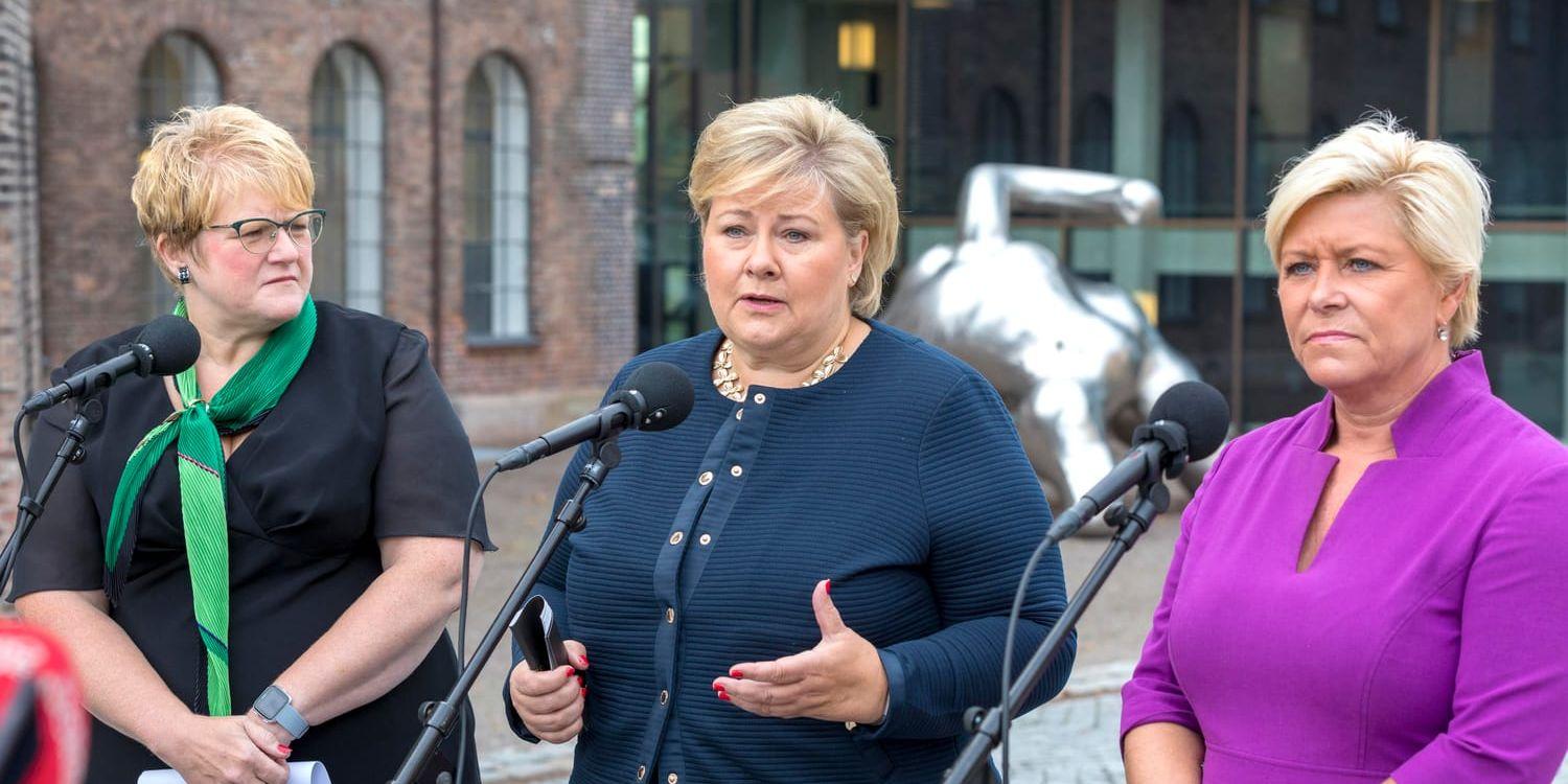 Venstreledaren Trine Skei Grande, statsminister Erna Solberg, samt Fremskrittspartiets ledare Siv Jensen. Arkivbild från augusti 2018.