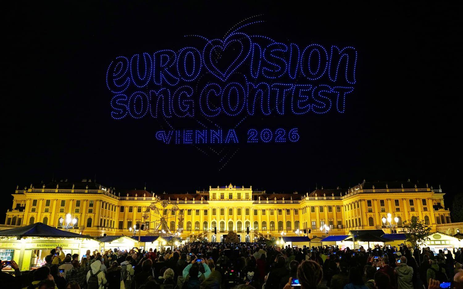 Tusentals drönare bildar loggan för Eurovision Song Contest över slottet Schönbrunn i Österrikes huvudstad Wien den 27 april.
