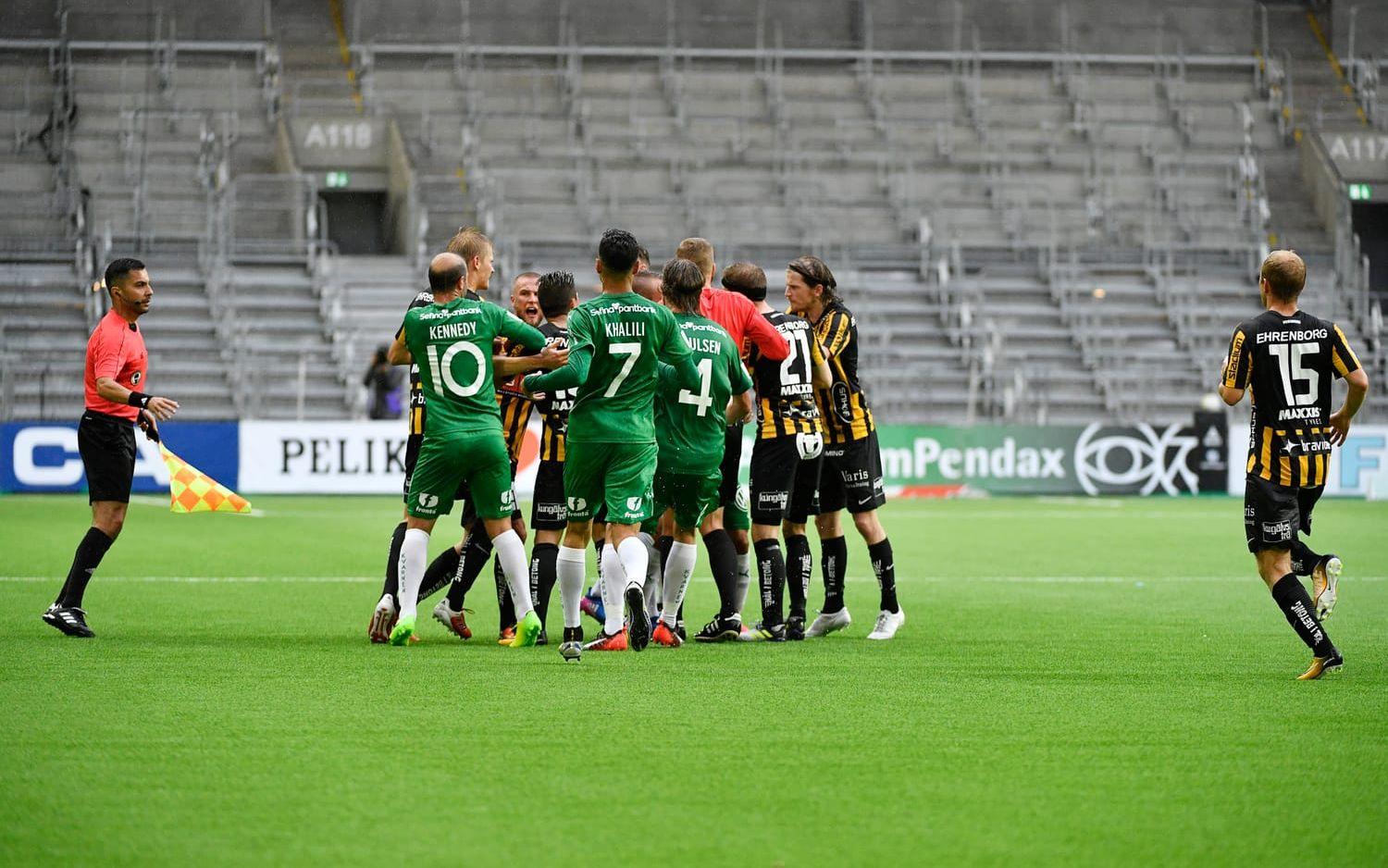 Hammarbys spelare menade å sin sida att Häcken maskade i andra halvlek. Foto: Bildbyrån