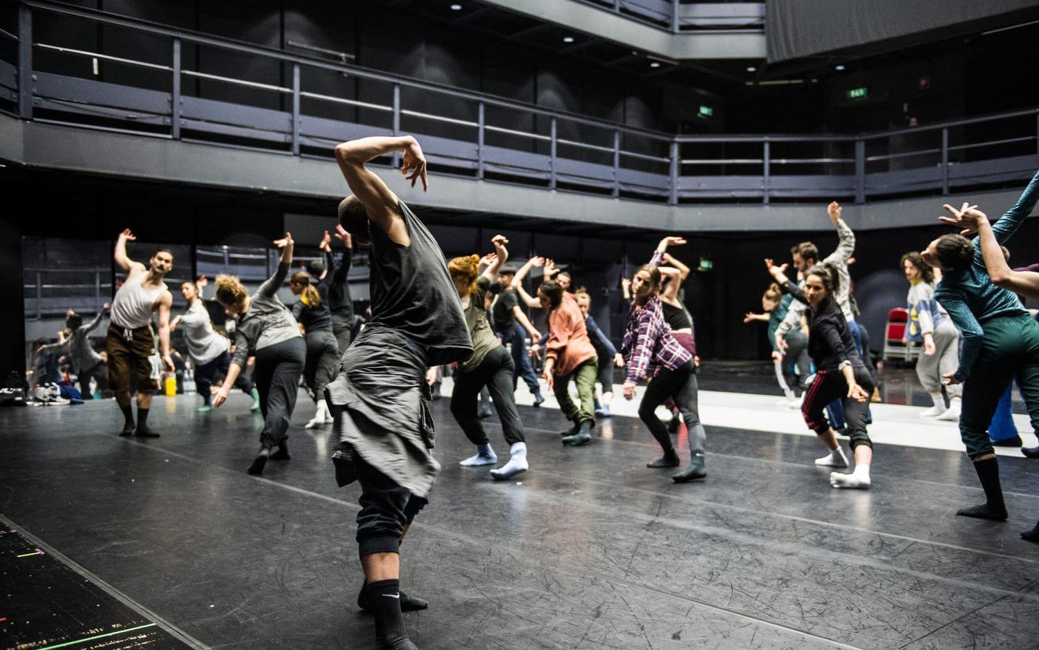 Göteborgsperans danskompani är internationellt erkända – men om dansarna vill vidareutbilda sig måste de lämna Göteborg. Arkivbild från en audition 2019.