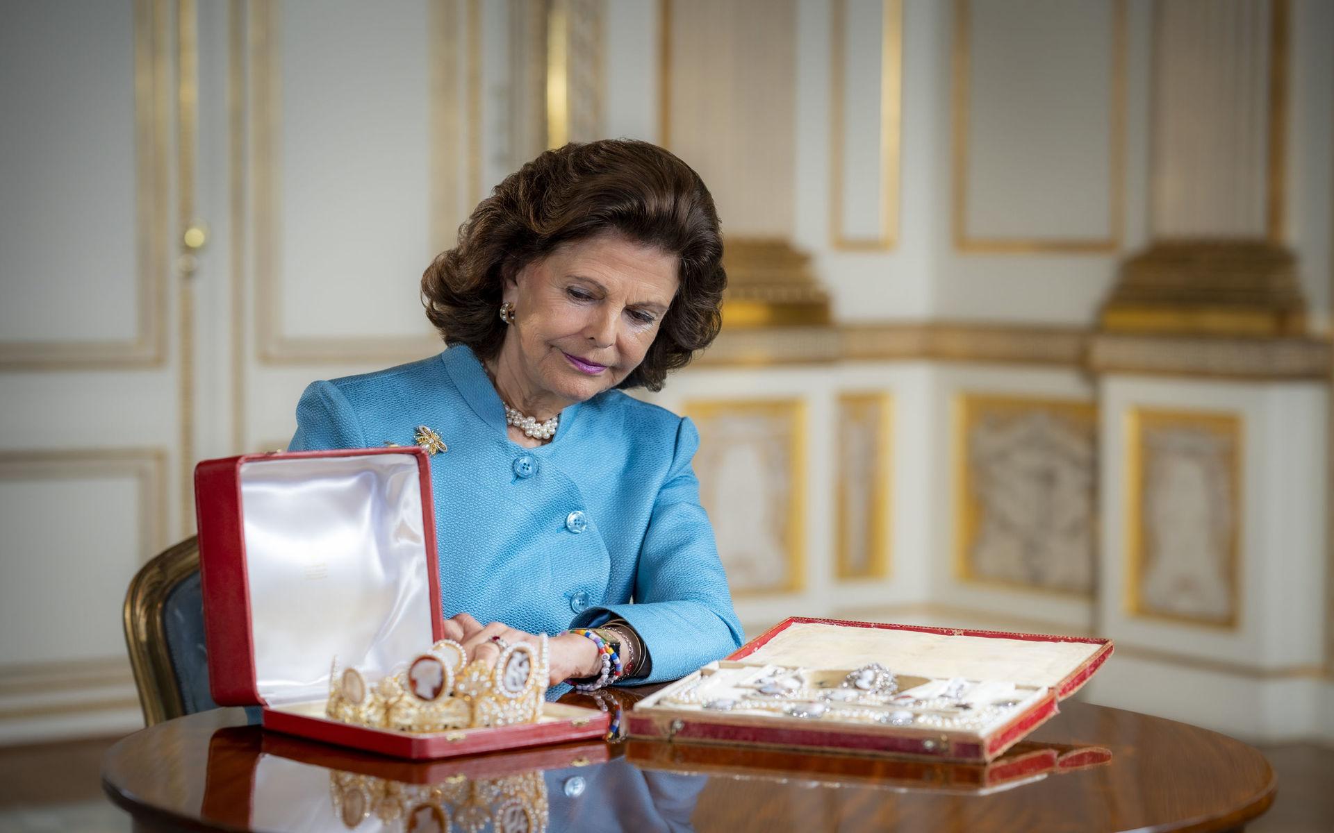 Drottning Silvia med kamédiademet, ett av det svenska kungahusets flottaste smycken.
