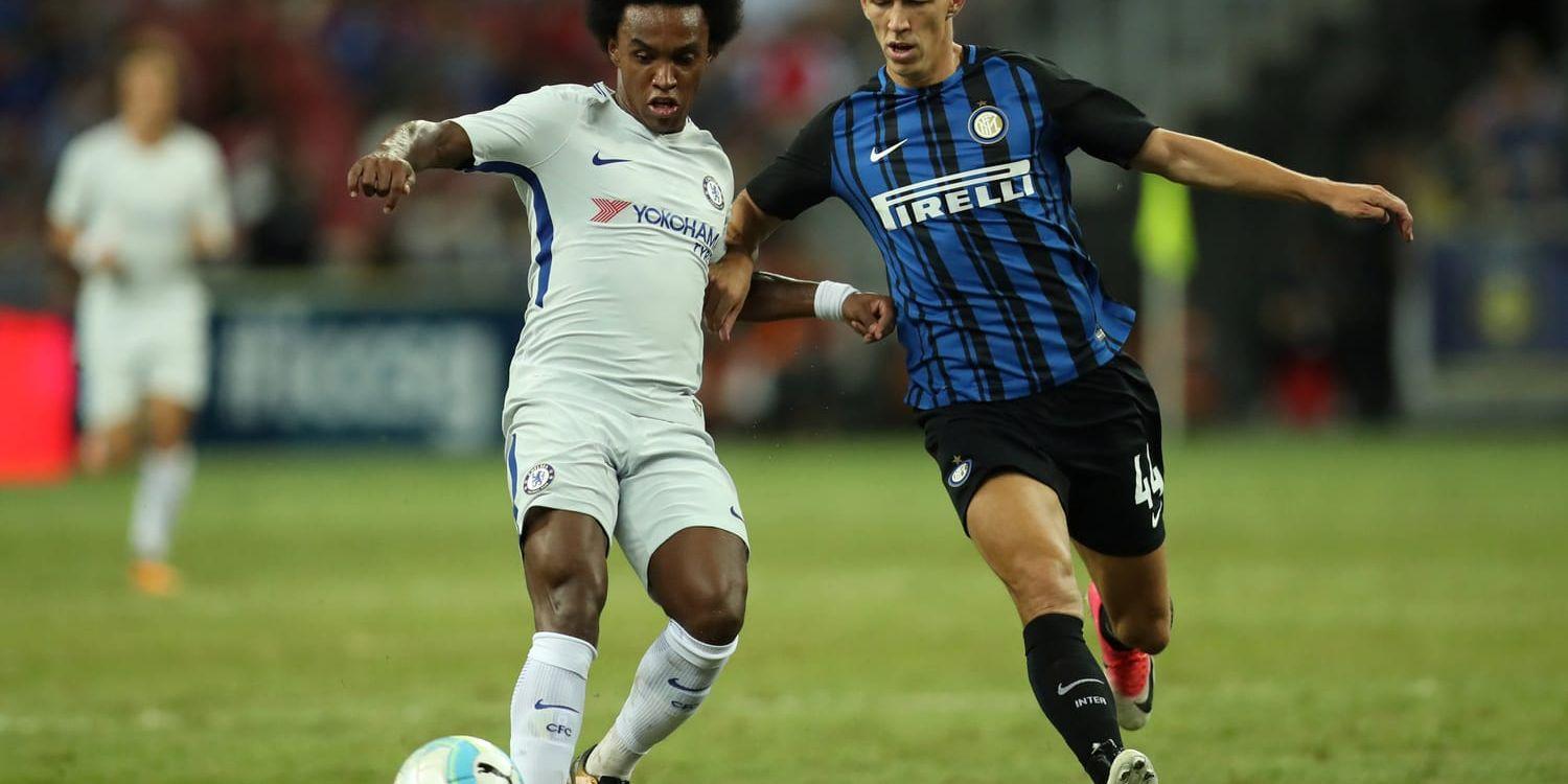 Chelseas Willian och Inters Ivan Perisic under en träningsmatch förra sommaren.