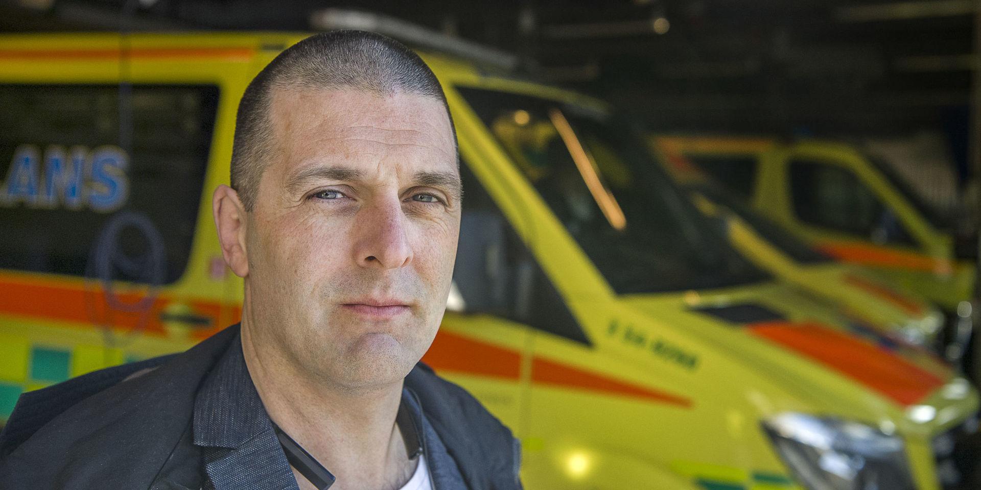 Björn Kalin är verksamhetschef för ambulansen på NU-sjukvården. Han hade högre förväntningar på Sjukvårdens larmcentral.