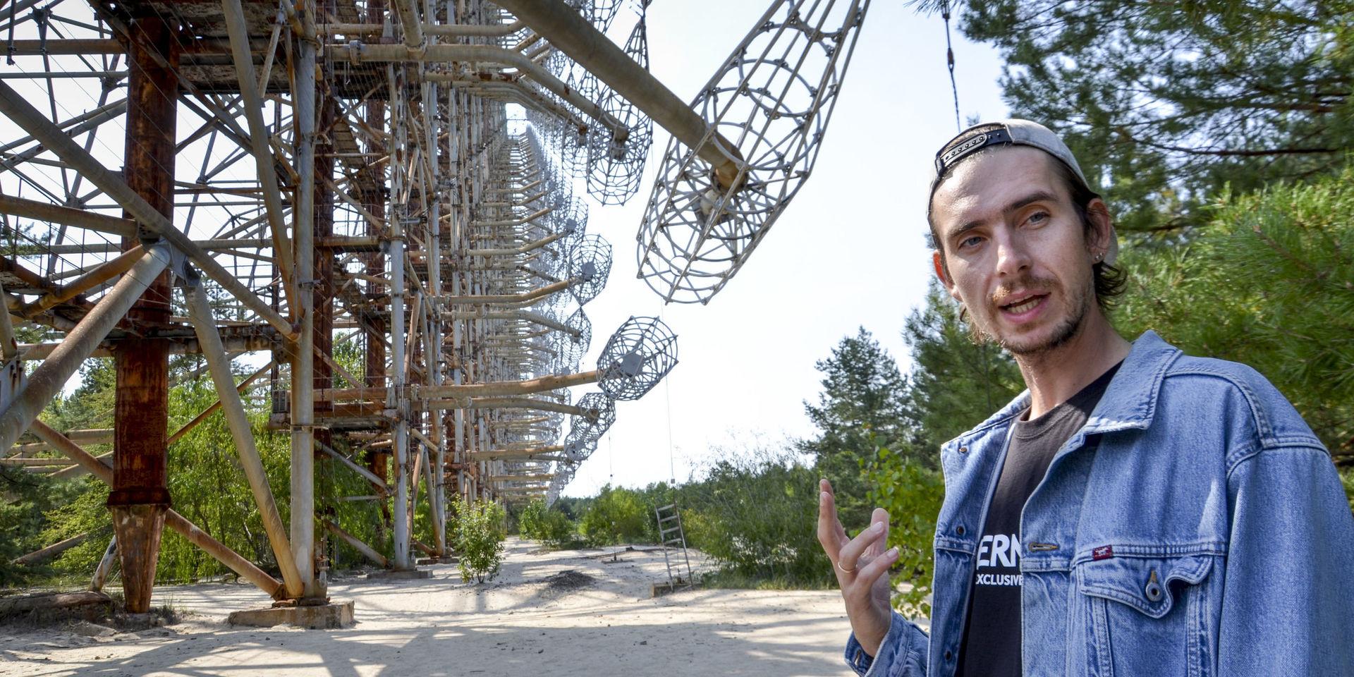 Maksim Polivko arbetar som guide i den stängda zonen i Tjernobyl. Arkivbild.