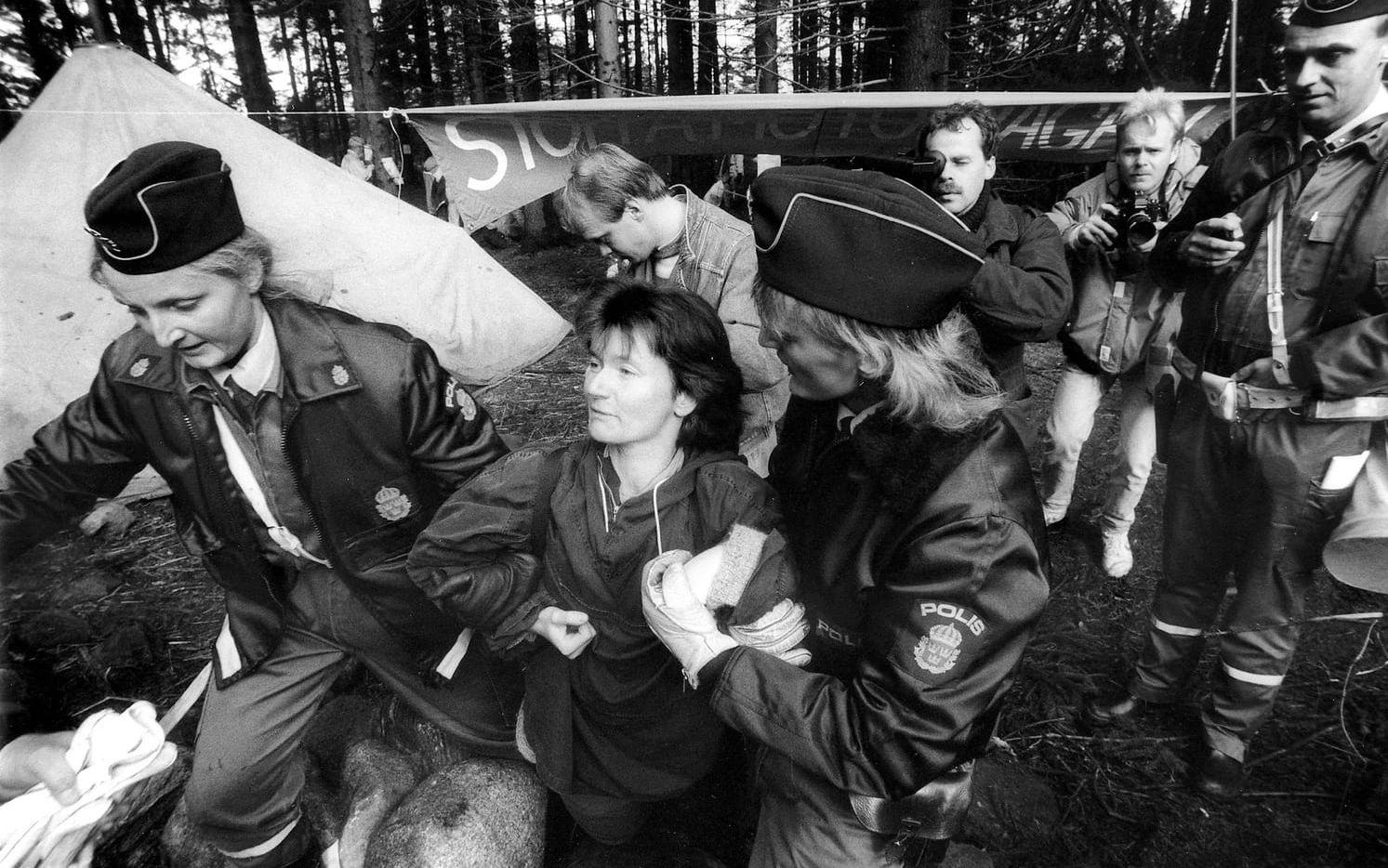 Mediaintresse. 1987-10-13. Det civila motståndet i Ödsmål väckte stort intresse hos tidningar och radio.
