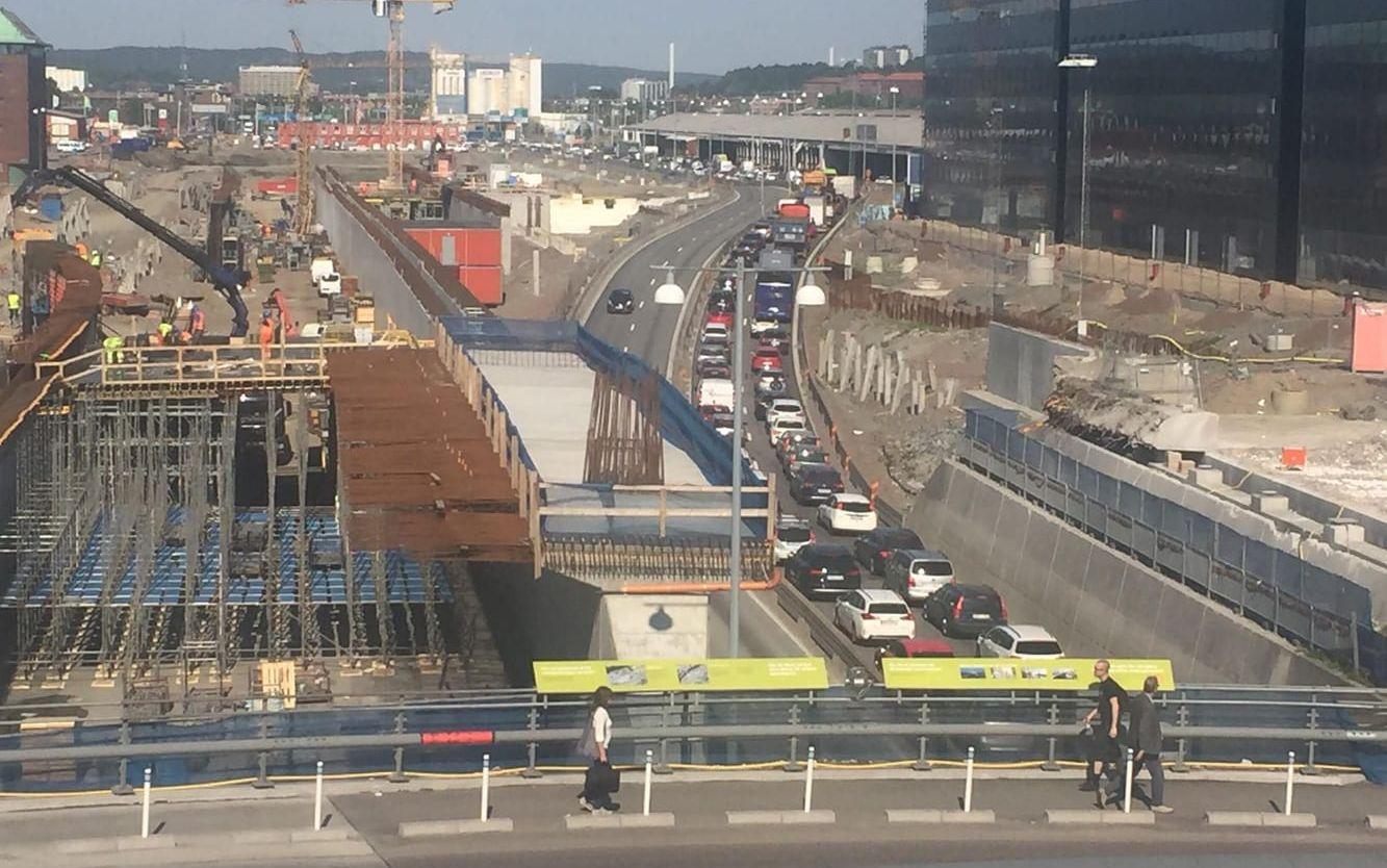 De långa köerna har även drabbat biltrafiken i centrala Göteborg. 