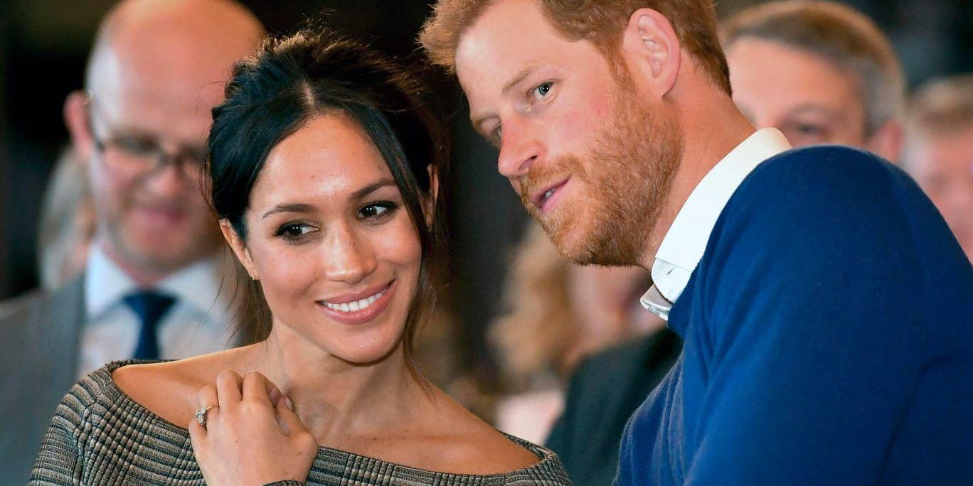 Prins Harry och Meghan Markle moderniserar det brittiska kungahusets bröllopstraditioner.