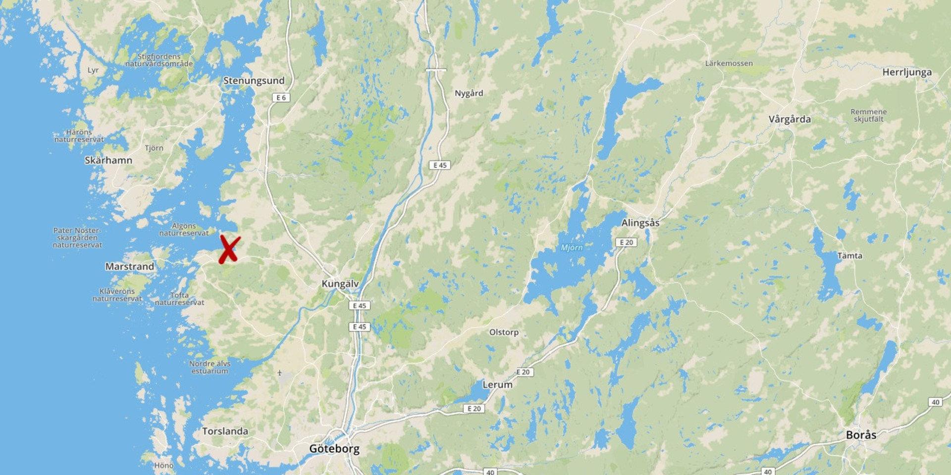 Ett jordras har inträffat norr om Lökeberg i Kungälvs kommun.