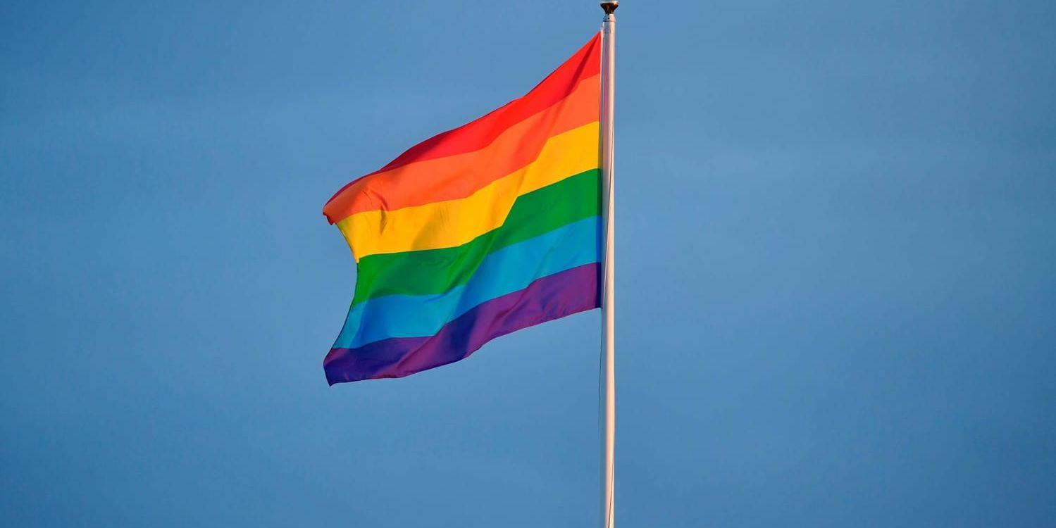 För andra året i rad höggs flaggstången vid Masthuggskyrkan ner när regnbågsflaggan hissats för West Pride. Arkivbild.