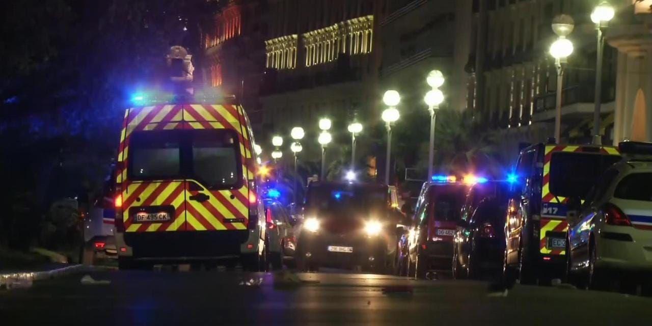 Svenskar i Nice uppmanas kontakta anhöriga efter attacken. Bild: BMFTV, AP