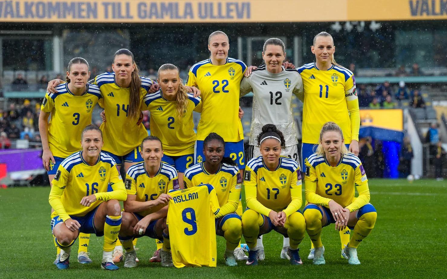 Det svenska landslaget inför Danmarks-matchen som Sverige förlorade.