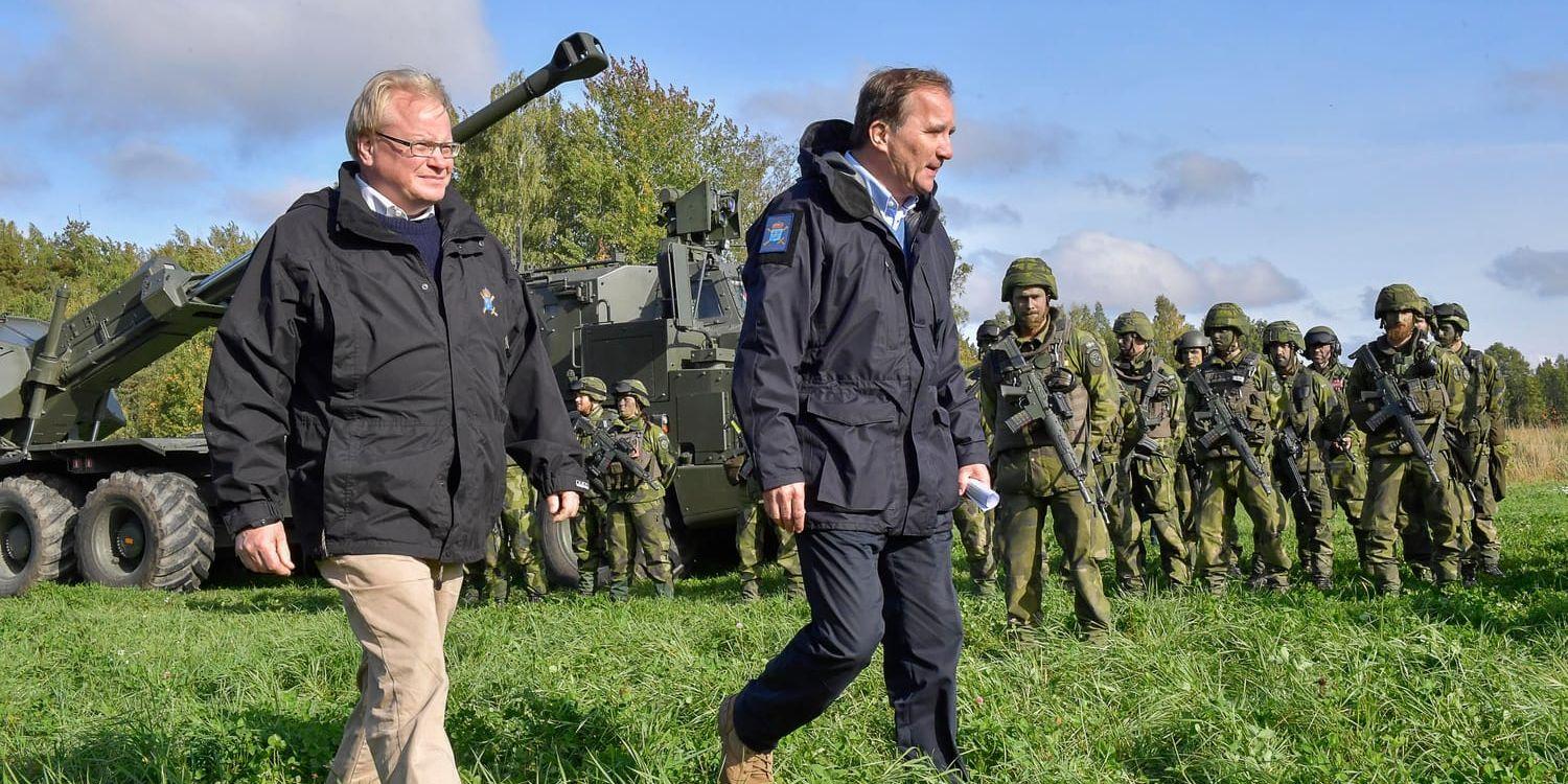 Försvarsövningen Aurora fick på onsdagen besök av försvarsminister Peter Hultqvist och statsminister Stefan Löfven när försvaret övade med det nya artillerisystemet Archer.