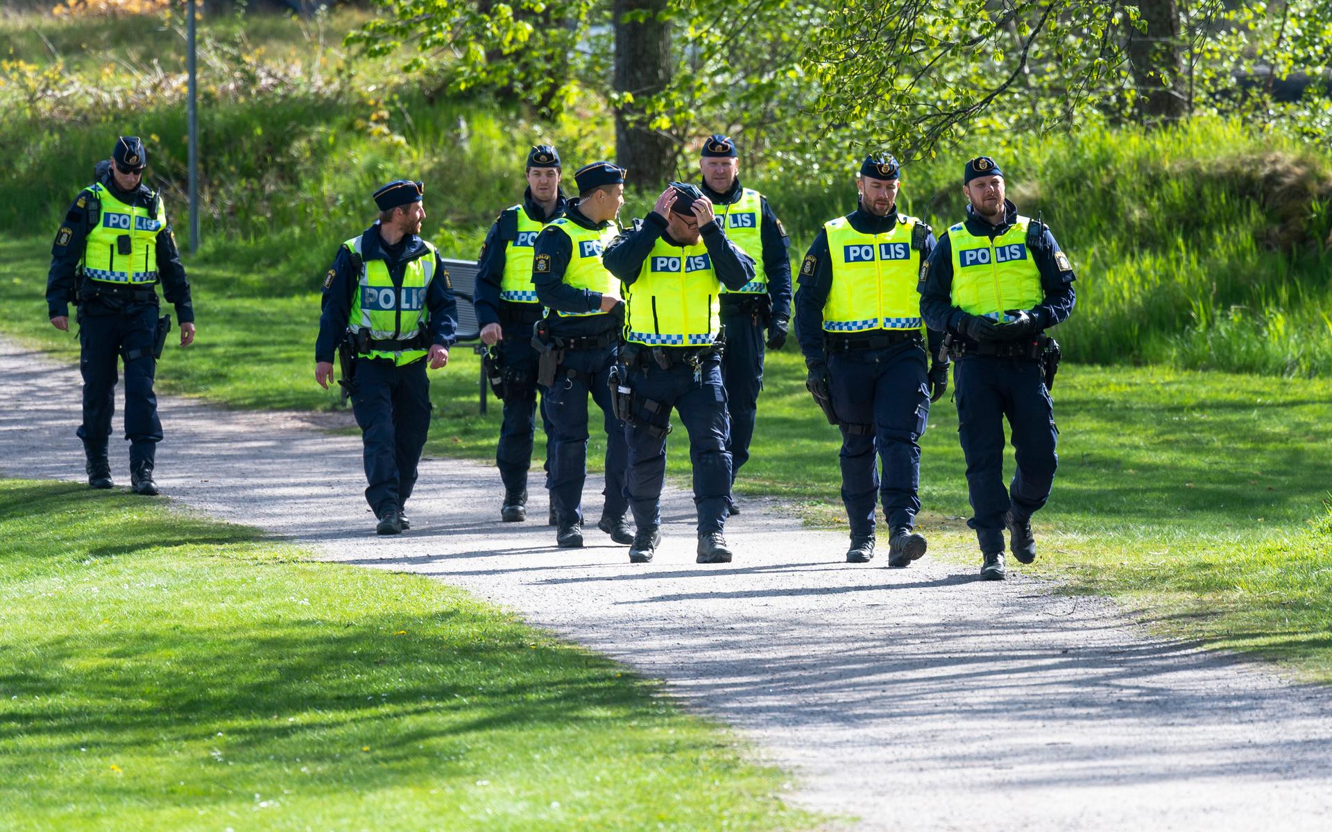 Polisen förbereder inför tal av högerextremisten Rasmus Paludan vid Hansensplatsen i Trollhättan..