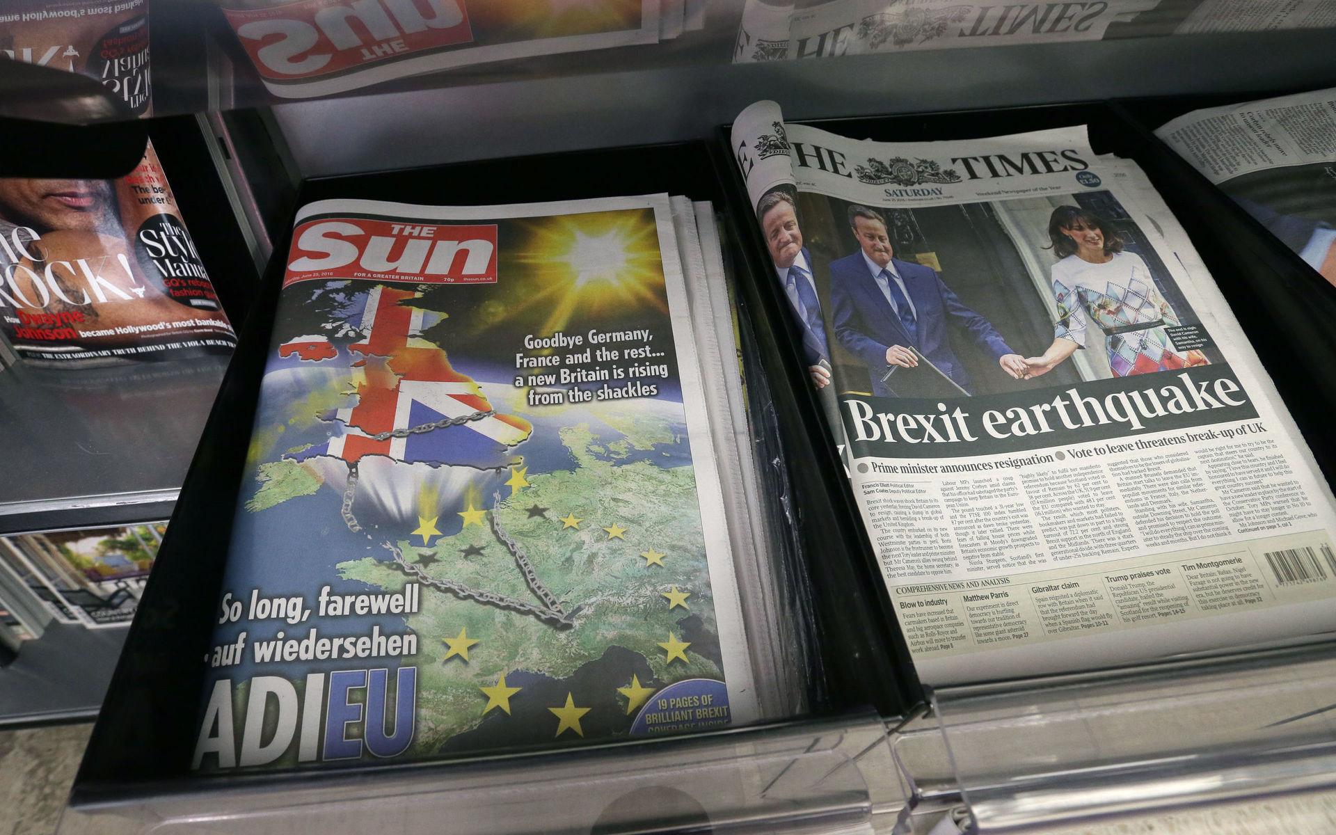 Jubel på brittiska tidningssidor efter folkomröstningen 2016. &quot;Ett nytt Storbritannien reser sig från bojorna&quot;, skriver starkt brexitvänliga The Sun. Arkivfoto.