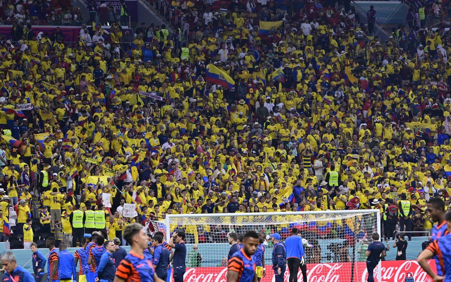 Trots det var det endast när supportrarna från Ecuador sjöng som det kändes som en fotbollsmatch.